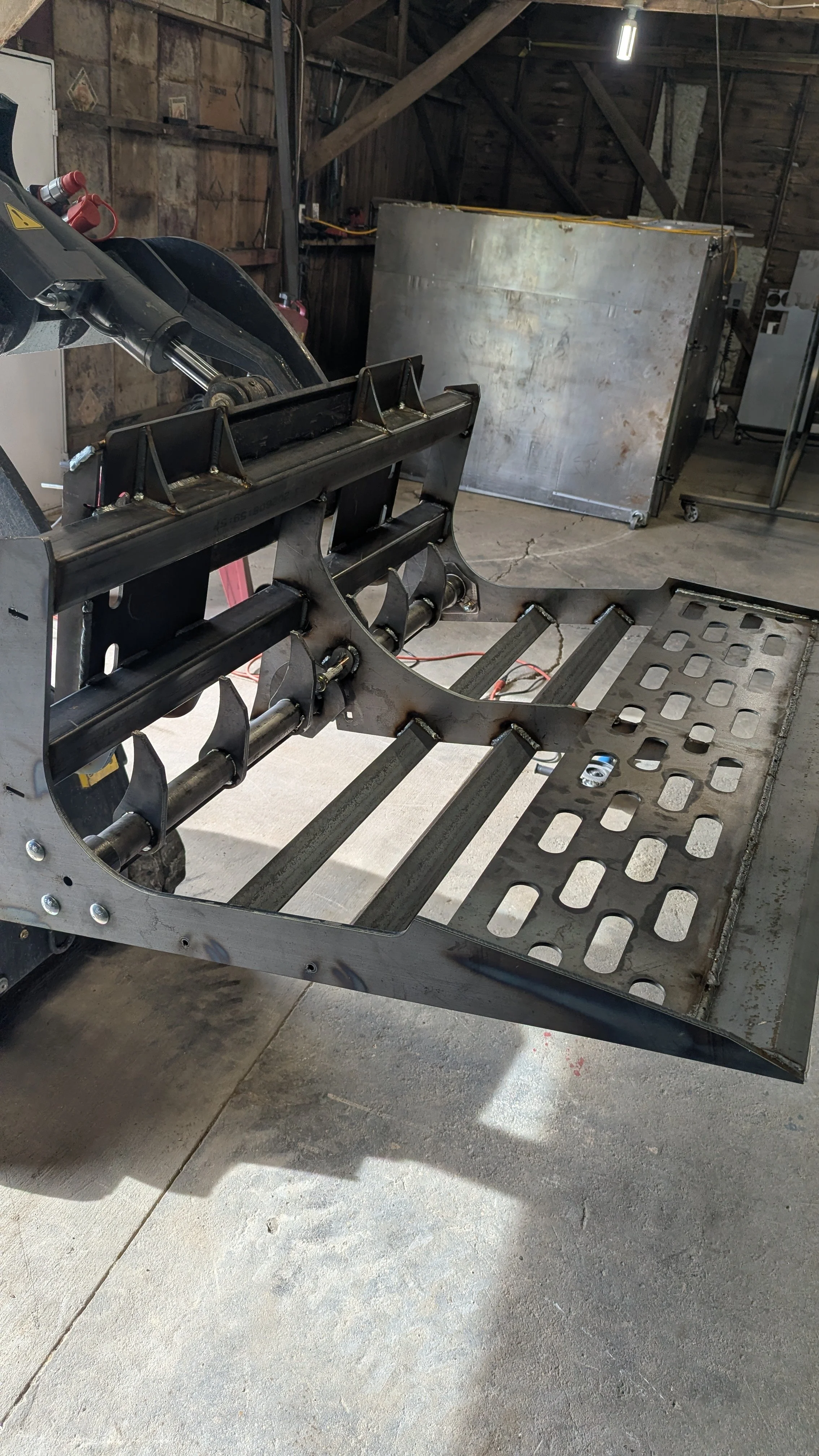 05_shop_mounted_on_loader_front_34.jpg (Copy)