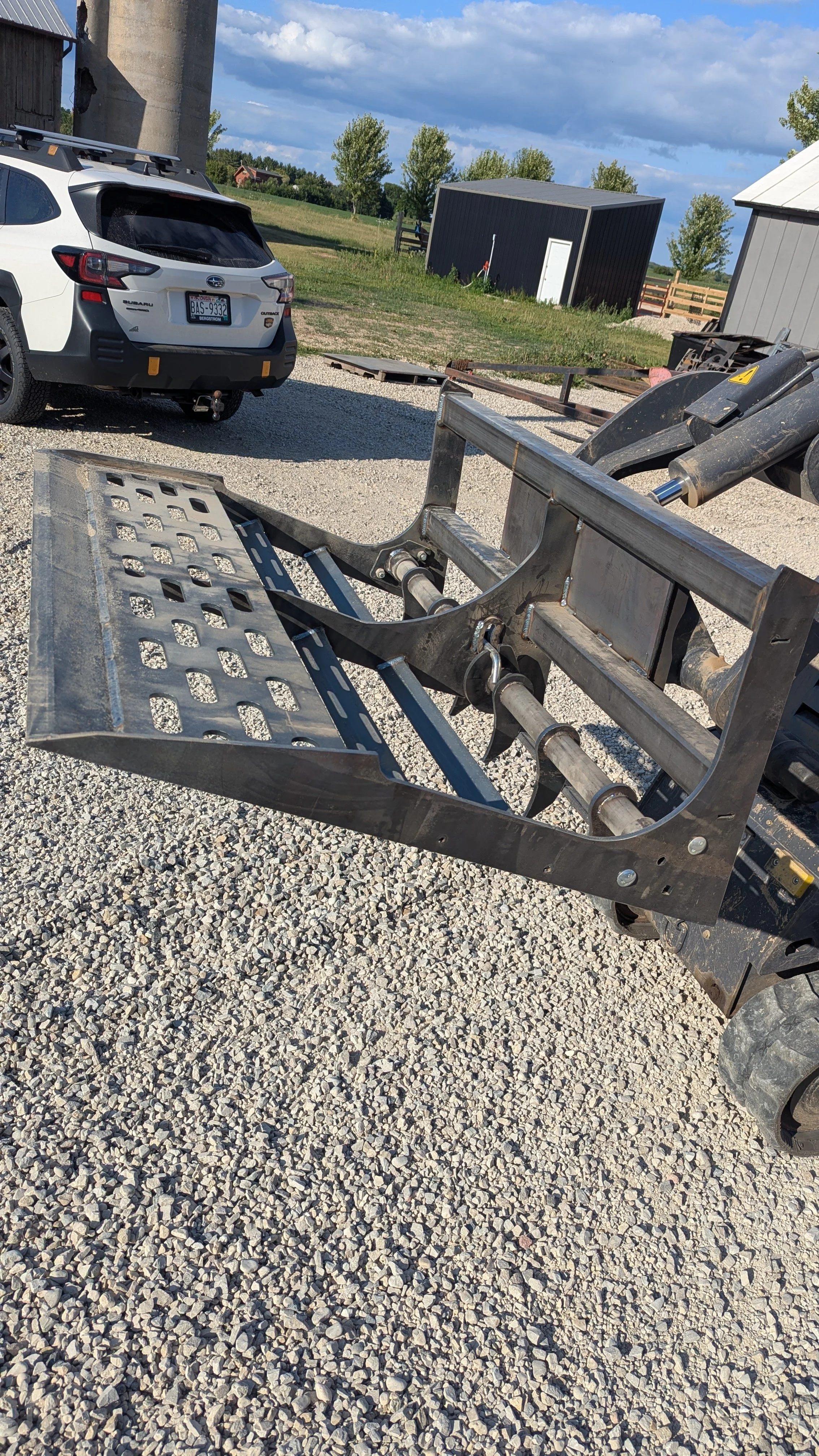02_outdoor_driveway_on_black_track_loader.jpg (Copy)