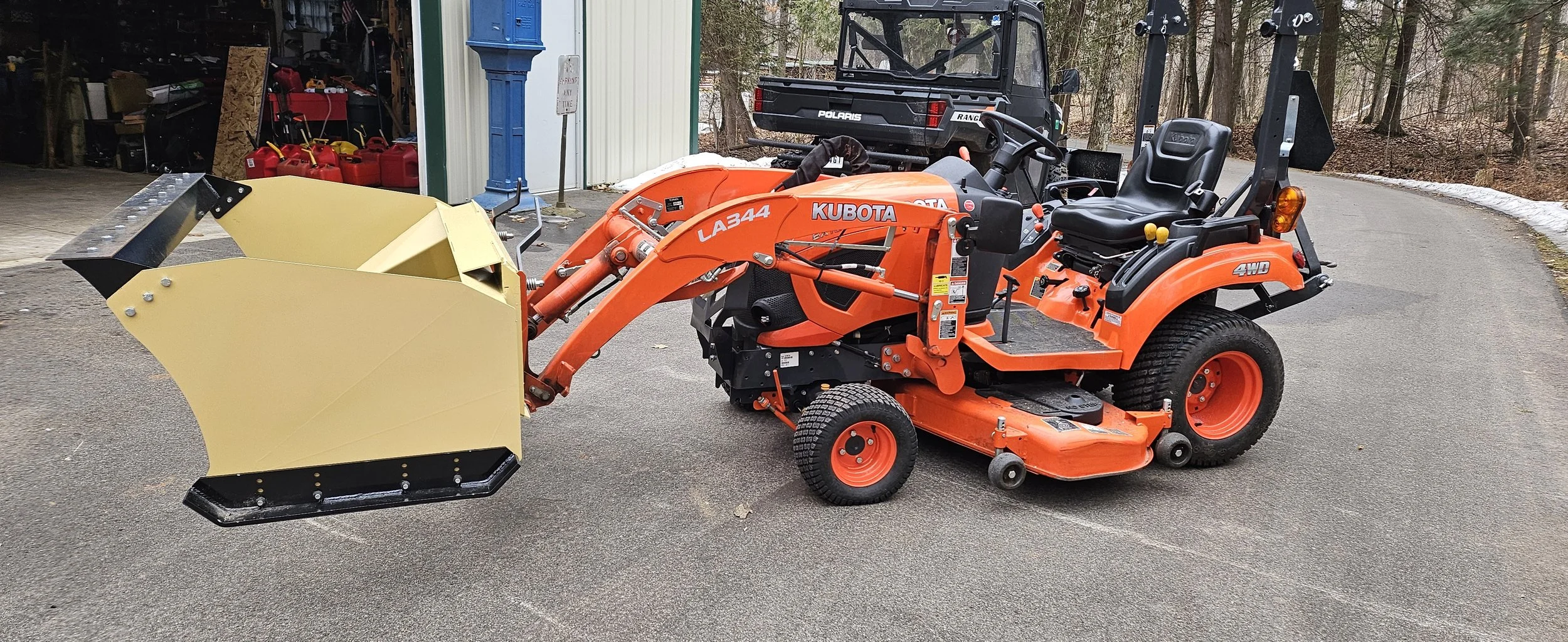 snow_pusher_carousel_2_kubota_ssqa.jpg