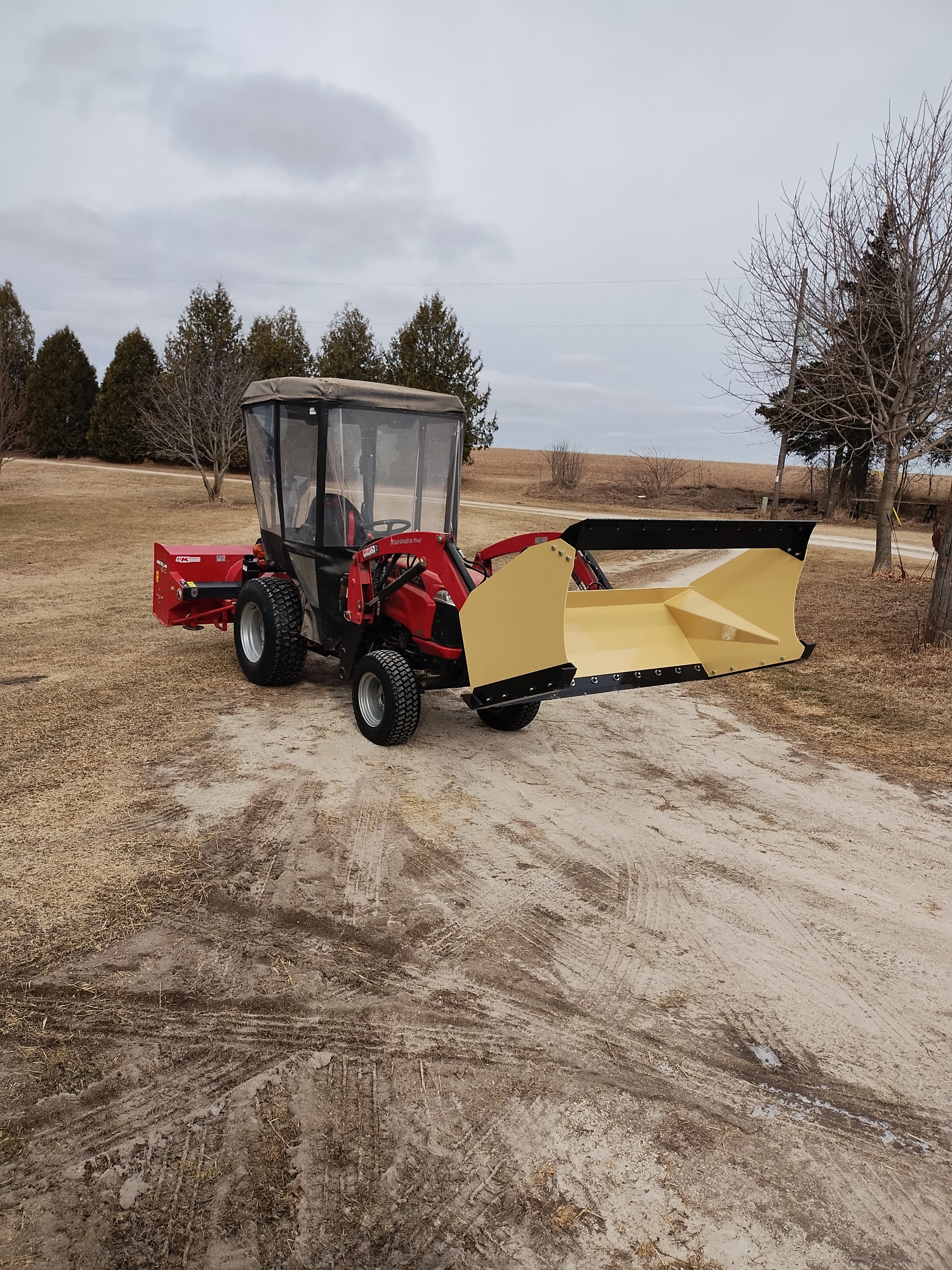 snow_pusher_carousel_6_mahindra_tractor.jpg