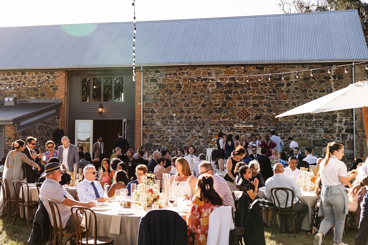 We&rsquo;re already missing those summer nights, when feasts could be enjoyed outside long into the evening ✨ 

@lu.and.lo_ 
@keira.nair 
@jessetuckerman 
@watertonhallwines 
@freyr.studio 
@janehillbridal 
@johncmccoy 
@sarahfrycelebrant 
@chloerose