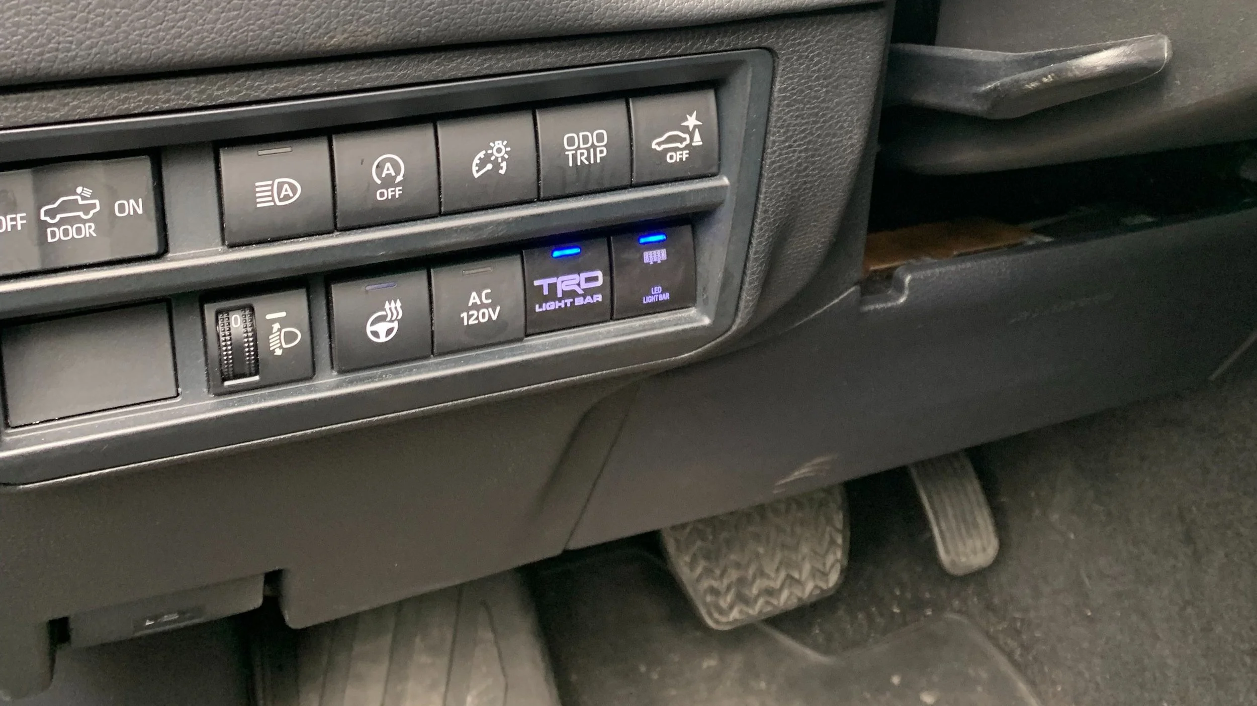 Installation des switch similaire au switch original de Toyota !