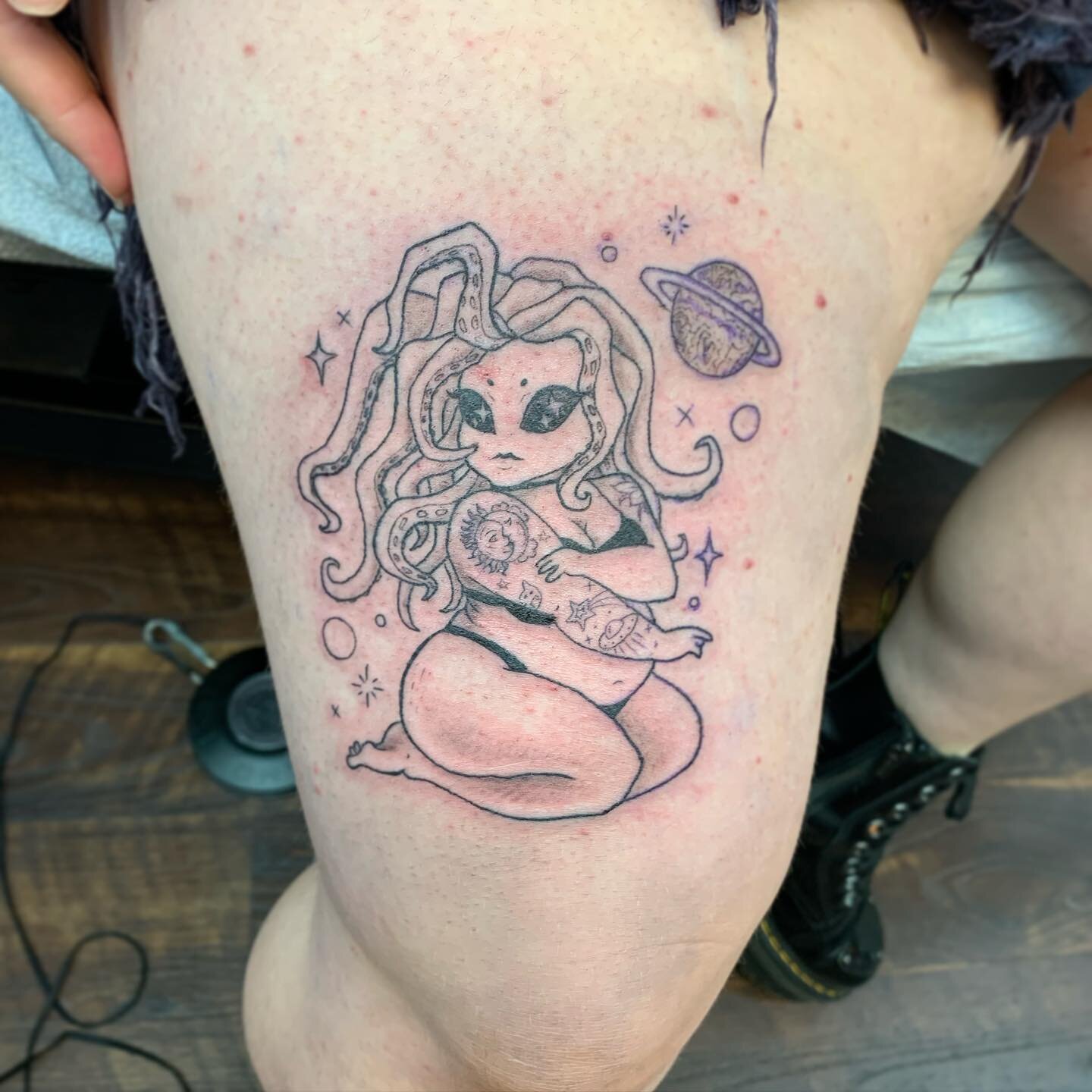 🚨SPACE BABE ALERT🚨 aliens are real and I hope they look like this ✨ would love to do more pinups and character work
.
.
.
.
.
#tattoo #aliensarereal #alienbabe #spacebabe #pinuptattoo #pinup #michigantattooartist #michigantattooers #michiganmade #s
