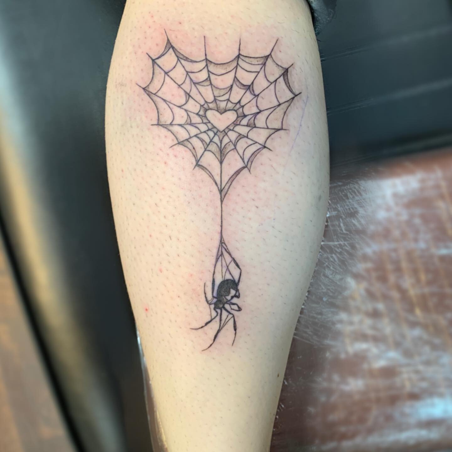 Stay spooky 🖤🍂✨ Now Booking December!
.
.
.
.
.
.
#tattooartist #tattooer #michigantattooers #michigantattooartist #detroittattooartist #halloweentattoo #halloween #spider #spiderweb #spidertattoo #fkirons