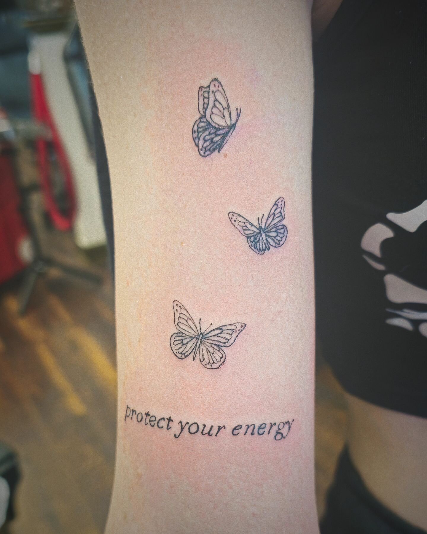 Thank you @jers.collopy for your trust. Everytime I did butterflies tattoo, it makes me feel like spring is coming!

#tattooist
#tattooflower #tattoos #cutetattoo #ribtattoo #michigangirl #michiganartist #artist #finelinetattoo #michigantattooartist 