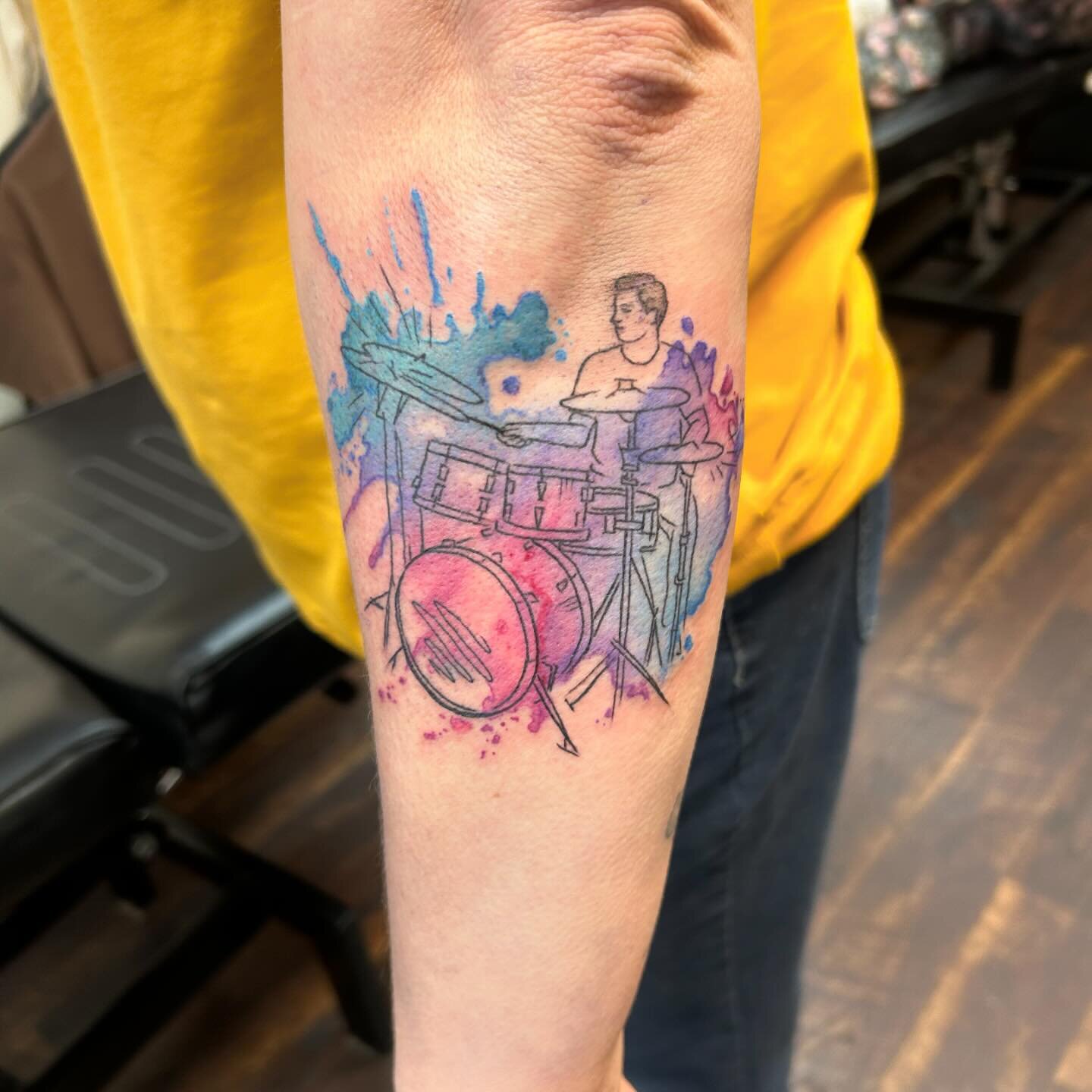 Watercolor drummer 🥁 I always have a lot of fun with watercolor style! Currently booking for May &amp; June ✨
.
.
.
.
.
.
.
#watercolortattoo #tattoo #tattooartist #michigantattooartist #michigantattooers #southeastmichigan #detroittattooartist #ete