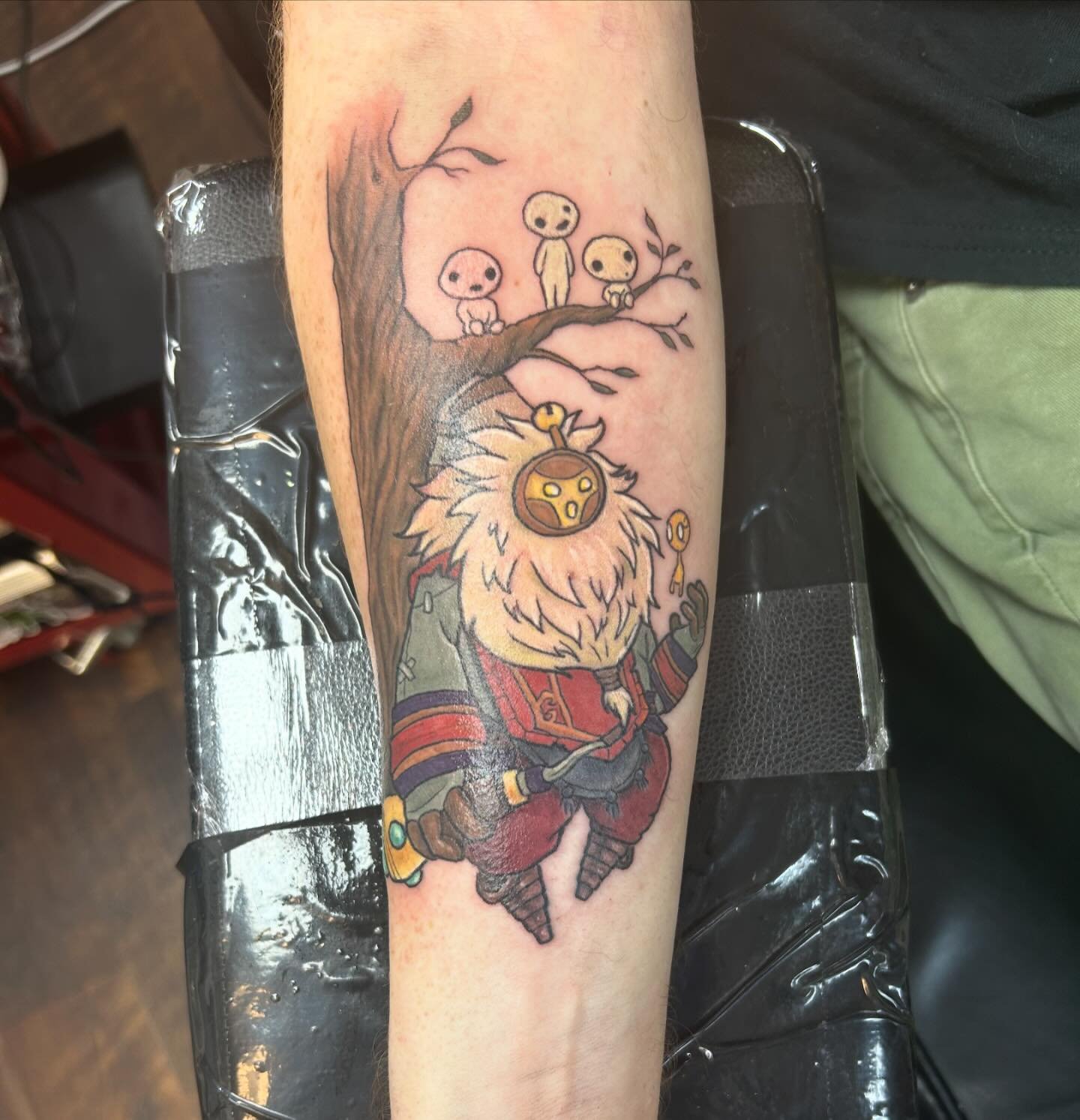 So excited to share this League of Legends/Ghibli mashup! Bard from LoL with Kodama from Princess Mononoke. And for his first tattoo! Thanks for toughing it out and for bringing in such a cool idea. ✨ 

I am back in Detroit! Now booking end of May th