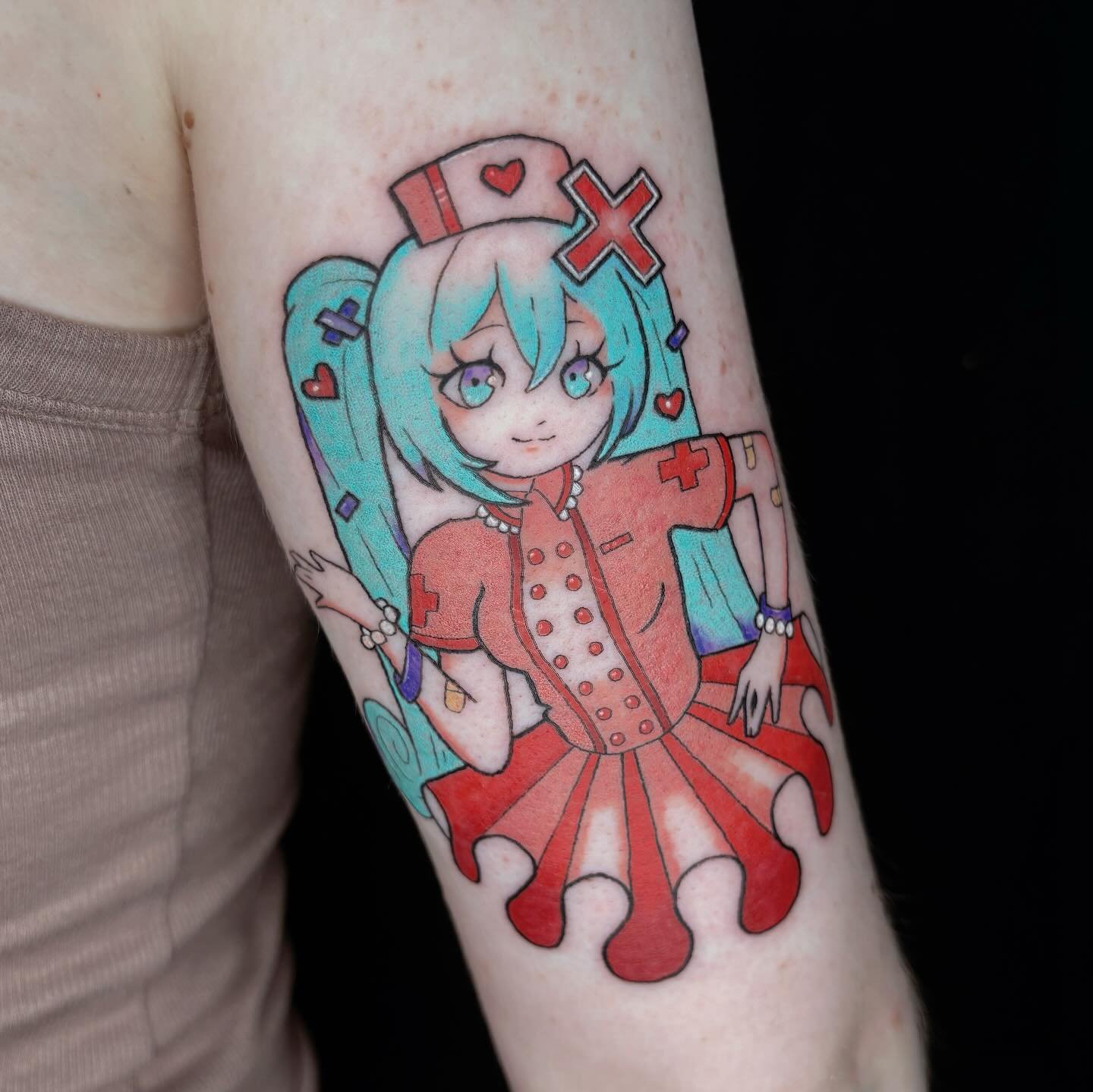 The trio of free miku tattoos has begun!!

I am so happy with how this nurse miku turned out, I think I surprised myself. Took about 5-6 hours with some breaks sprinkled throughout. Thank you Tessa for sitting like a champ!

Please bring me your colo
