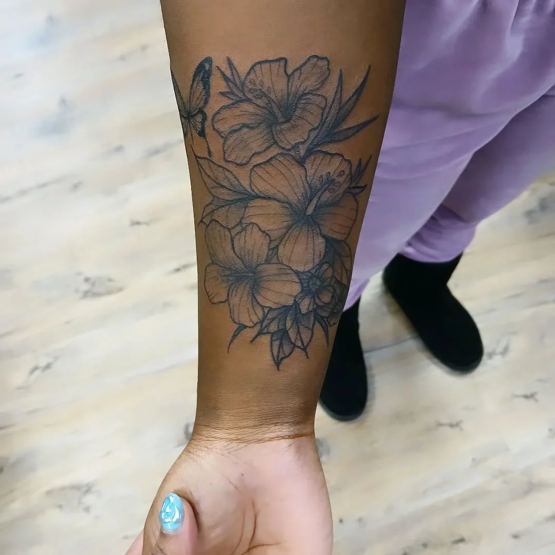 Hibiscus flowers🌺 
.
.
.
.
.
.
.
.
.
.
#tattooartist #tattoo #tattoos #tattooart #artist #tattooing #stippletattoo #bodyart #tattooshop #blackandgreytattoo #blackandgrey #tattoodesign #tattooideas #drawing
