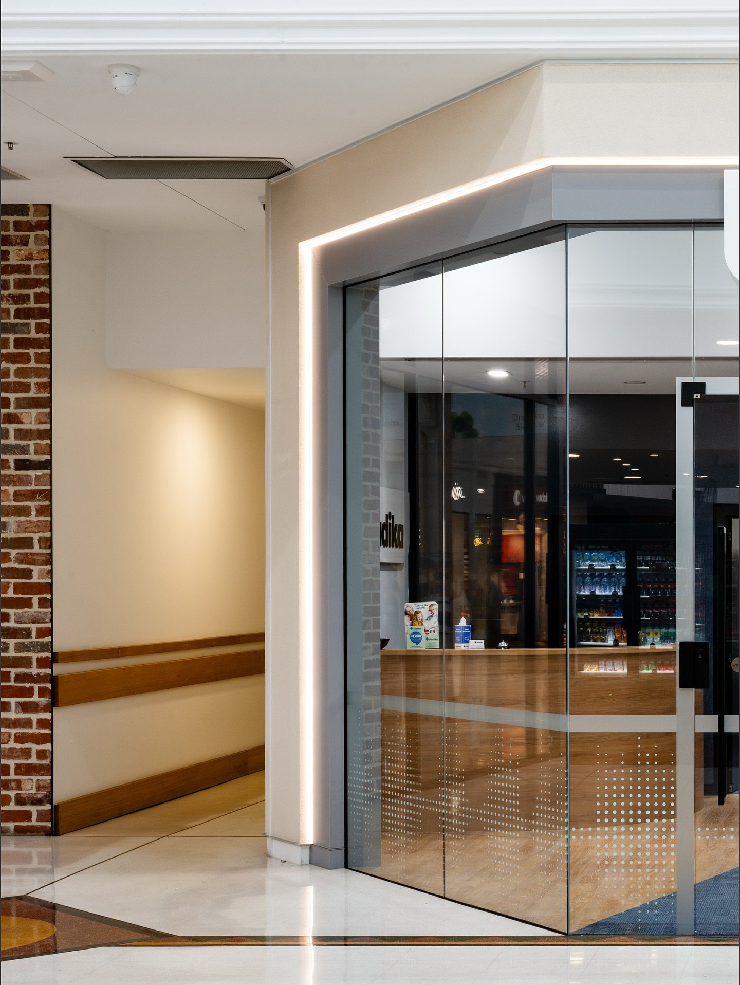 AUDIKA GOLDEN GROVE
Minimalist in design but details constructed to perfection. This re-vamped Audika shopfront contains precise shadow lines, recessed feature lighting, slick signage and protective metal guards. Capital were proud to work with @audi
