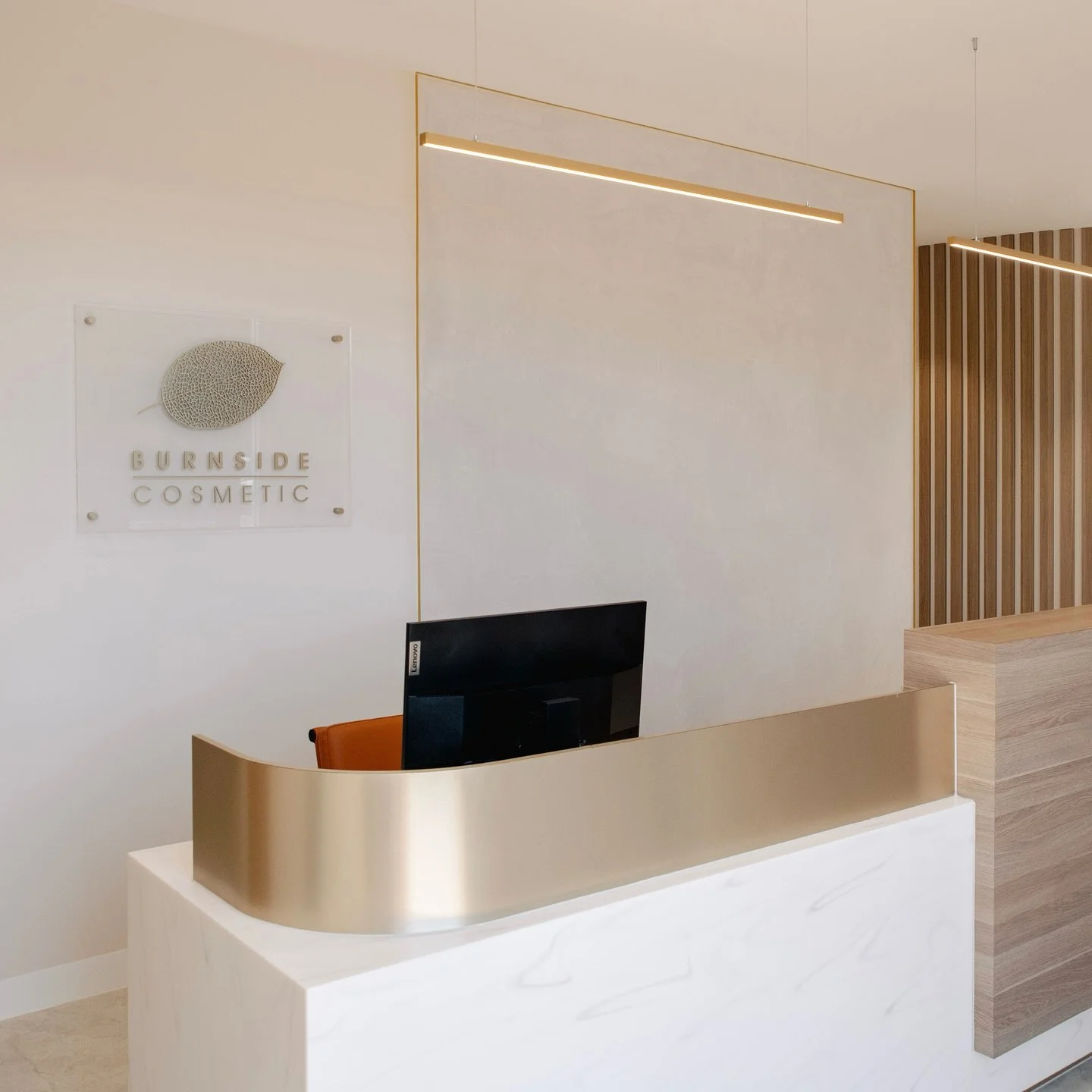 BURNSIDE COSMETIC
We had a 5 week fit-out time to build this beautiful and refined clinic for @burnsidecosmetic. Full of light, sculptural curves, brass touches and warm tones of timber against crisp whites. With such a sleek, minimalist design by @m
