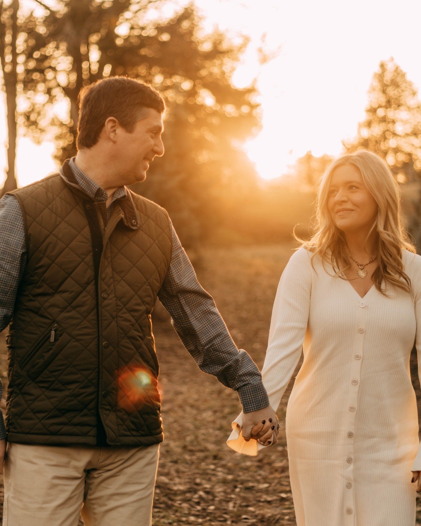 Christmas Mini's | The DeVazier's🎄

Ended our Christmas Mini Sessions for 2024 with the sweetest couple! 🥰
.
.
https://www.kaitlynelisephotography.com/
.
.
 #mississippiphotographer #couplesphotography #weddingphotographer #christmasminisession #po