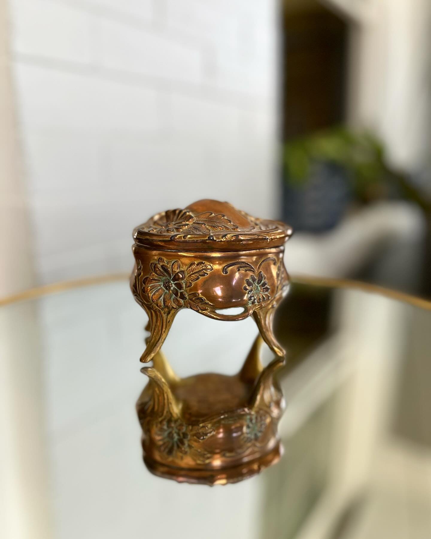 This small vintage Art Nouveau Gilt Metal Jewelry Box is a true treasure chest!

Available for $65 💎

How to shop:

- Comment SOLD on item or DM to purchase. 
- Venmo and Square are accepted
- Free local pickup available at Fern &amp; Bloom Denver d