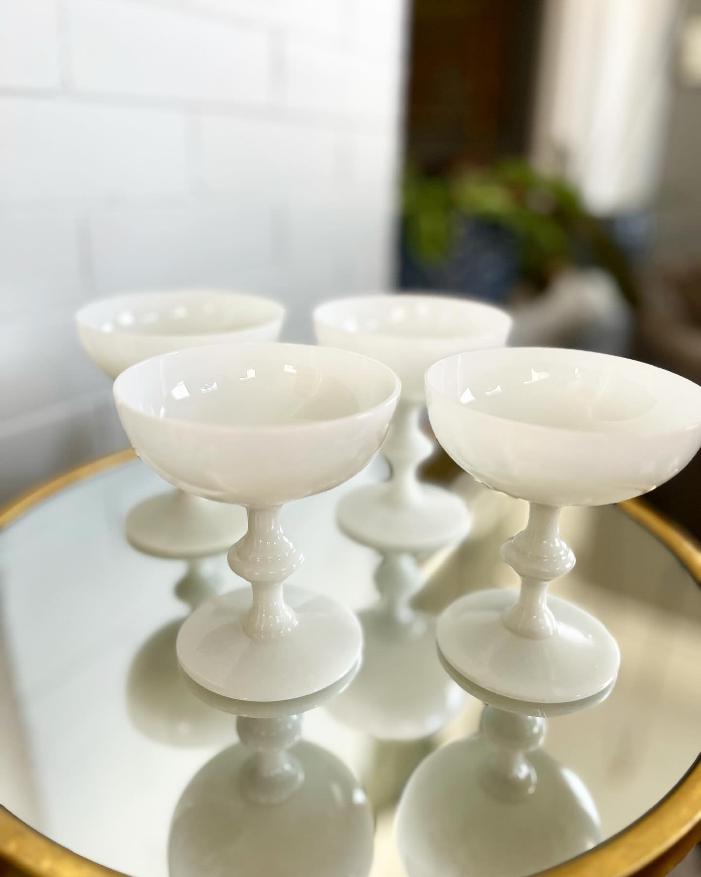 Treasure of the weekend! I was thrilled to come across these 1920&rsquo;s Portieux Vallerysthal White Opaline Coupe glasses on this weekend&rsquo;s sourcing adventure. Happy Hunting!

#vintageglasscollection #milkglass #frenchglass #vintageentertaini