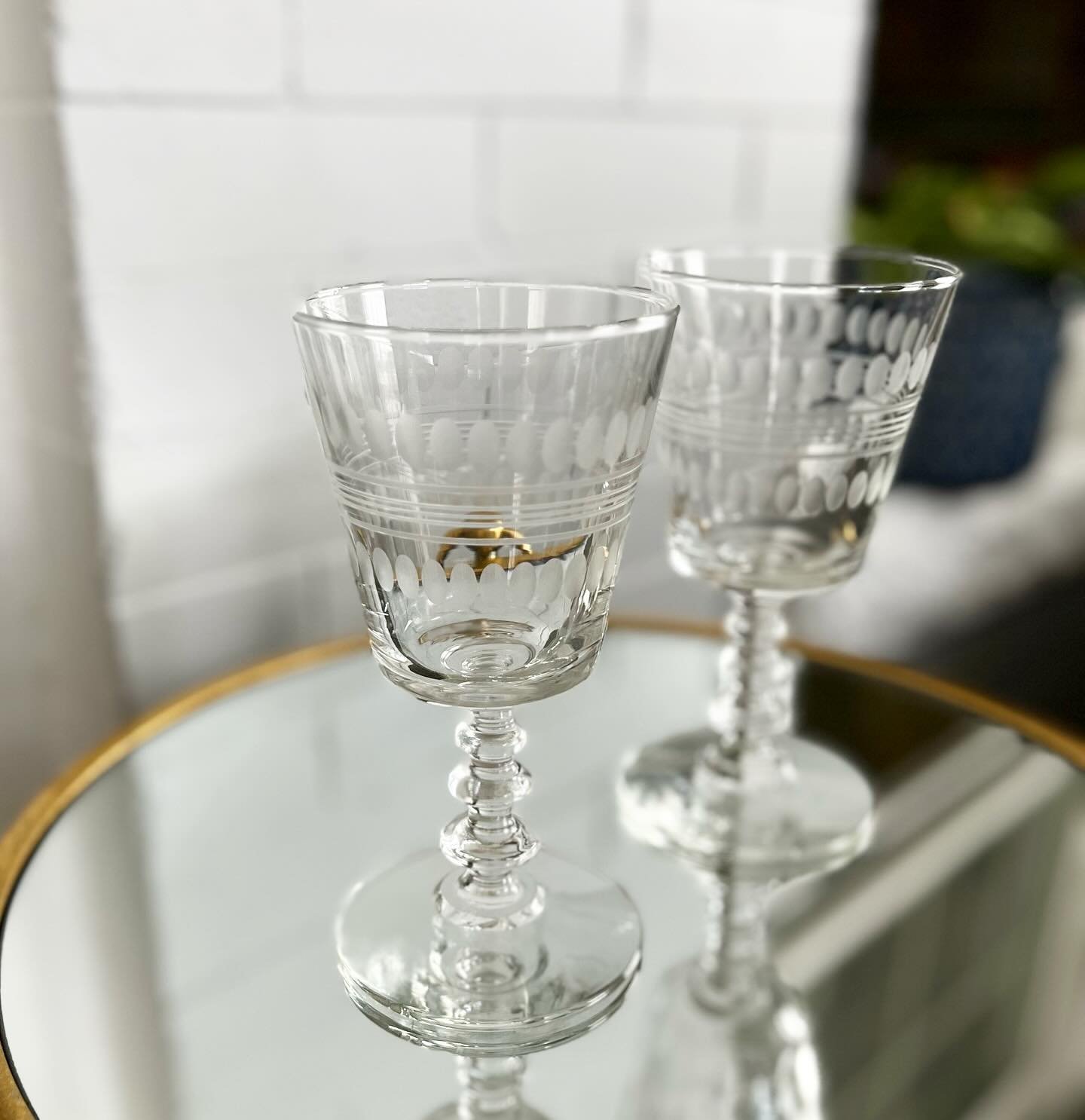 More lovely Libbey Glassware! These Cocktail Glasses with oval etched design are adorable! 

Condition: Excellent! Available in sets of 4 for $48.

- Comment SOLD on item or DM to purchase. 
- Venmo and Square are accepted
- Free local pickup availab