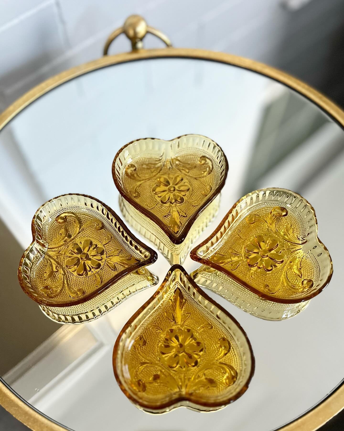 SOLD! Adorable Indiana Glass Tiara Amber Heart Trinket Dishes!

#indianaglass #amberglass #vintageglasswareforsale #vintagedecor