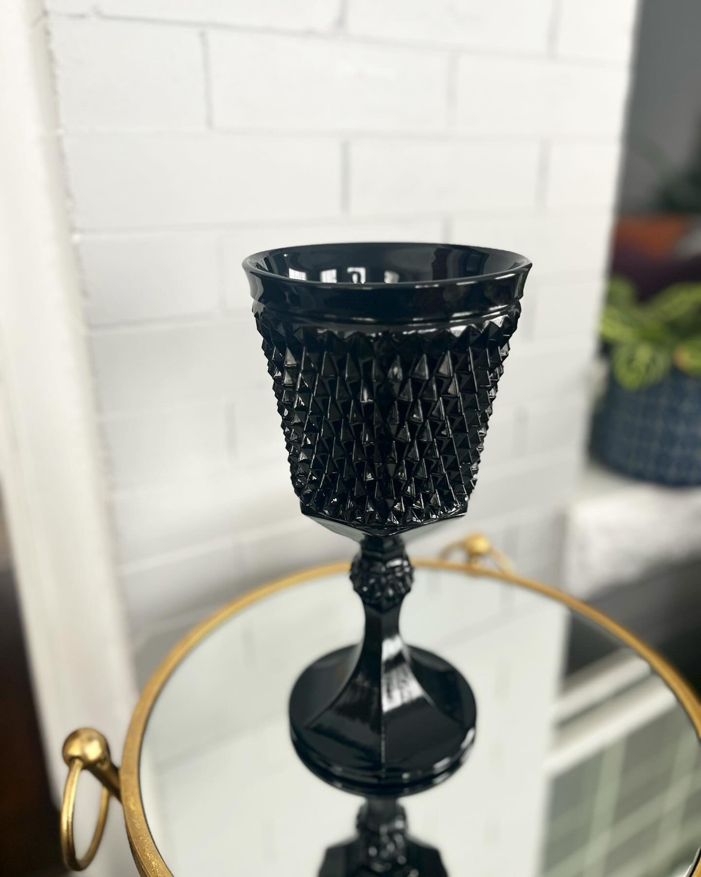This Black Indiana Glass Tiara Diamond Point Apothecary Candy Jar Vase is one my favorite finds from the weekend! 

Available for $95. DM to purchase! 

#indianaglass #thrifted #vintageglasscollection #vintageglassforsale