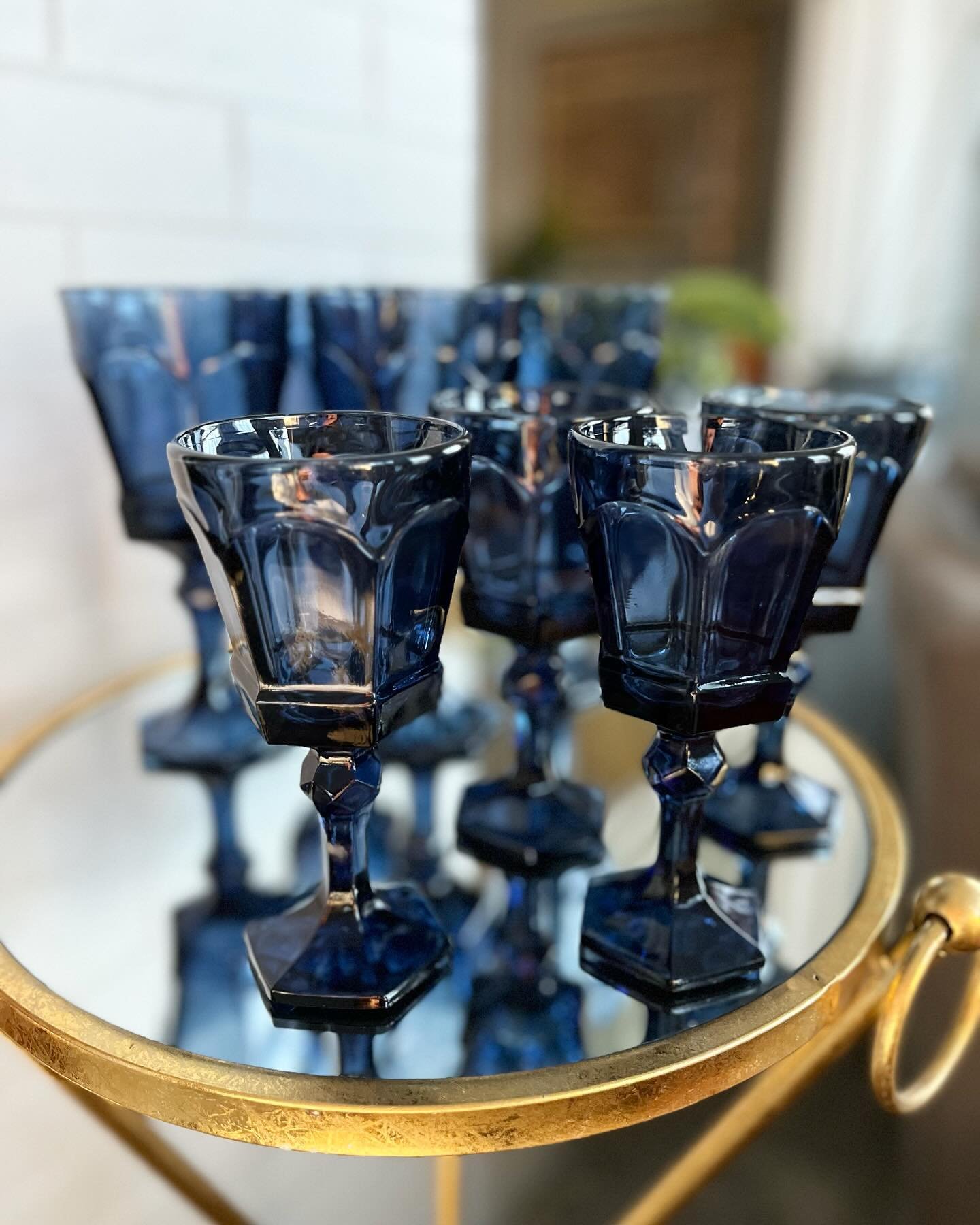 Stunning Fostoria Virginia Dark Blue Claret Goblet Glasses. Set of 4 Wine Goblets: $68. Set of 4 Water Goblets: $64.

Vintage items are pre-owned and may show signs of age, love, and character.

- Comment SOLD on item or DM to purchase. 
- Venmo and 