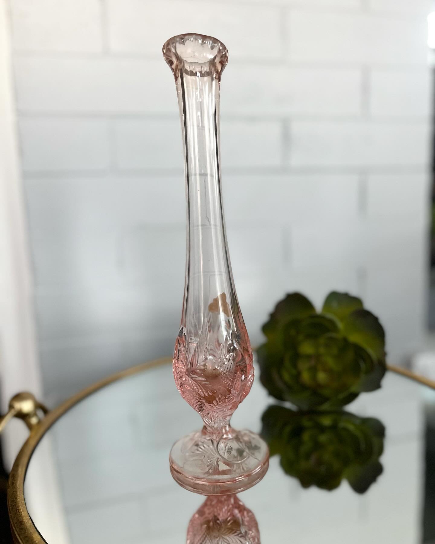 Adorable Vintage Fenton Swung/Pedestal Strawberry Vine Bud Vase in Excellent Condition. Available for $50 💕🍓

Vintage items are pre-owned and may show signs of age, love, and character.

- Comment SOLD on item or DM to purchase. 
- Venmo and Square