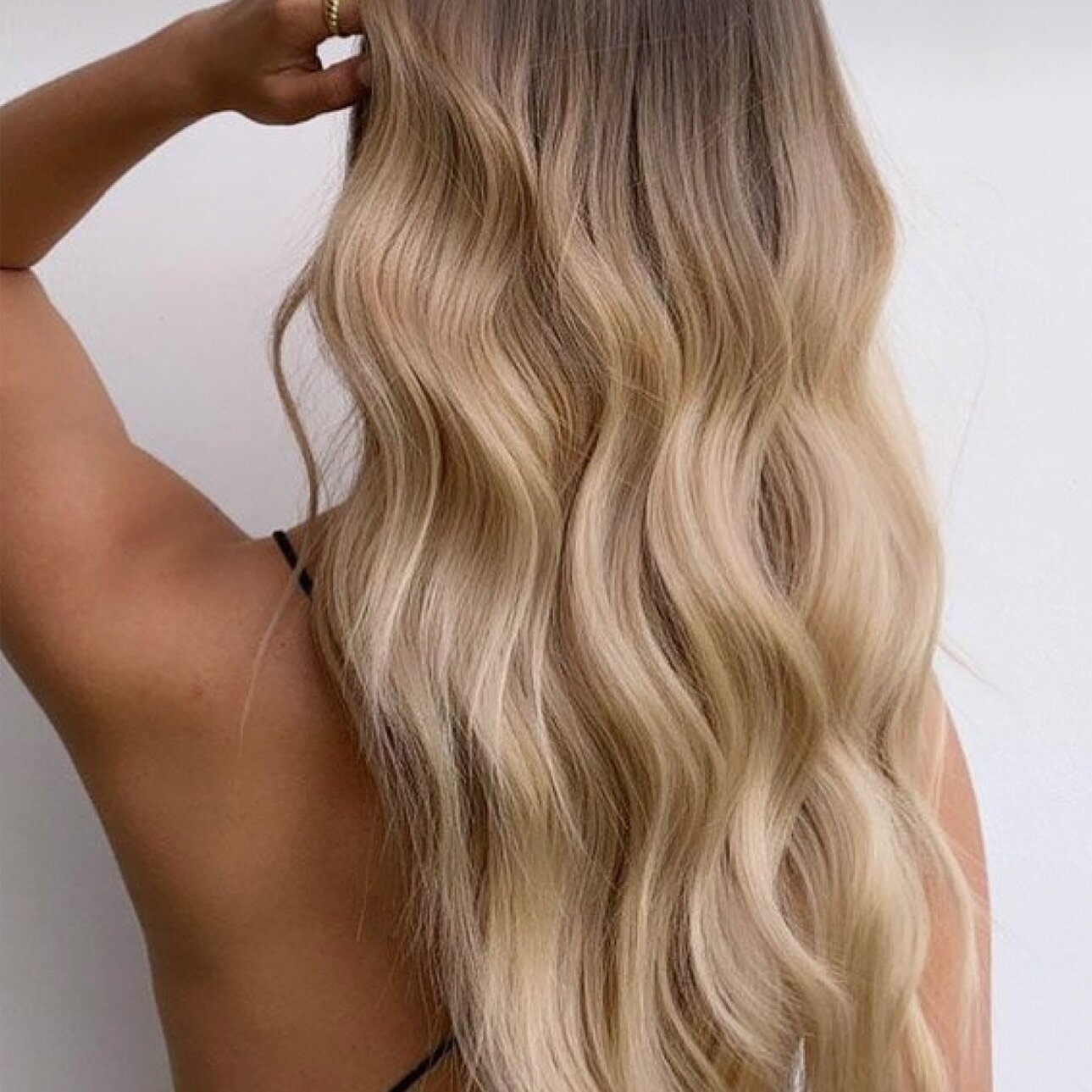 The sun is shining, and so are the blondes ✨

Send us a DM or book online for your spring color refresh.

THEORY88.COM