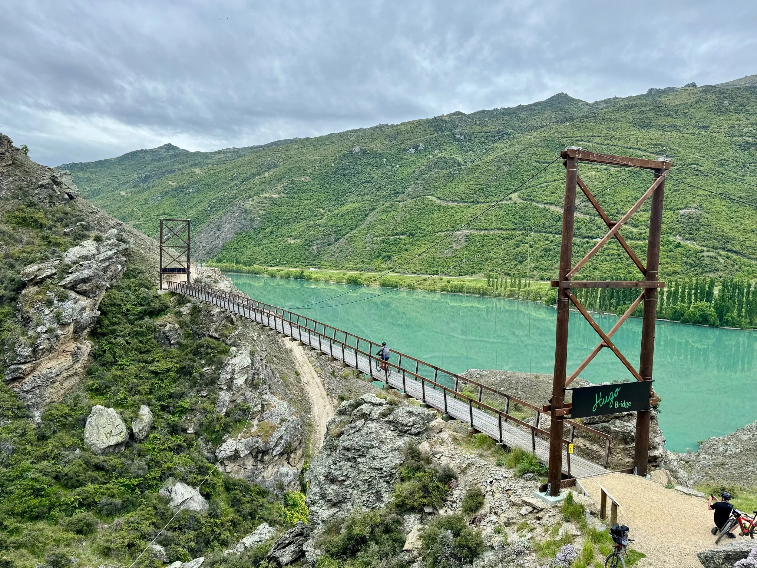 Hugo Bridge Lake Dunstan.jpg