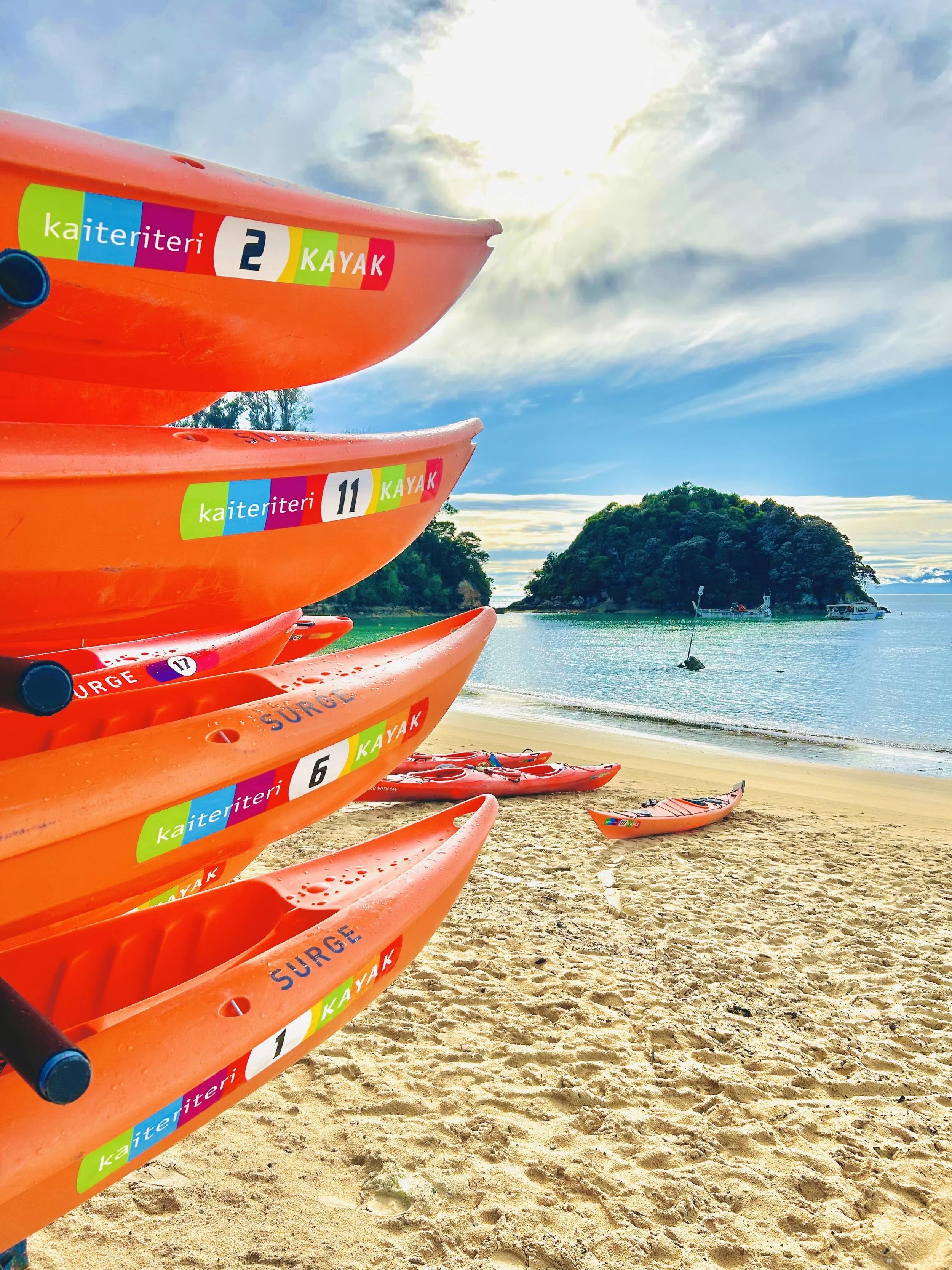 Kayaks on Kaiteriteri.jpg