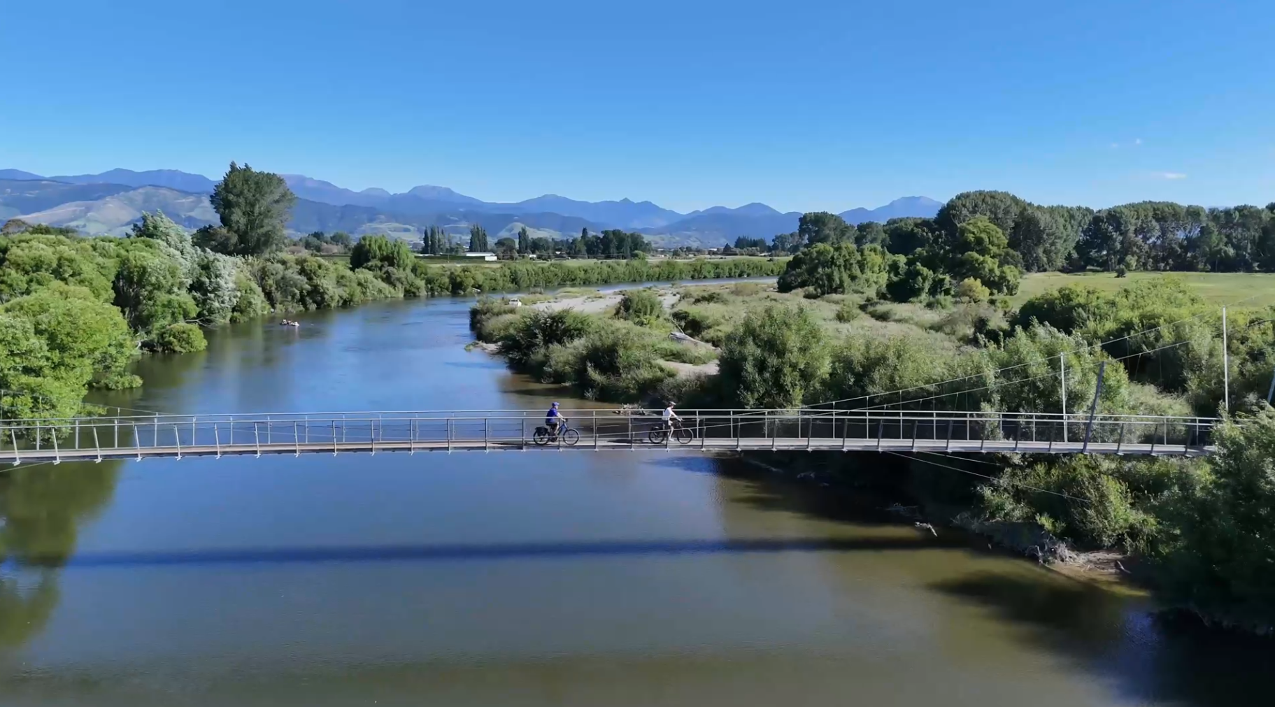 Shoot 25_Low res_Swingbrigde.png