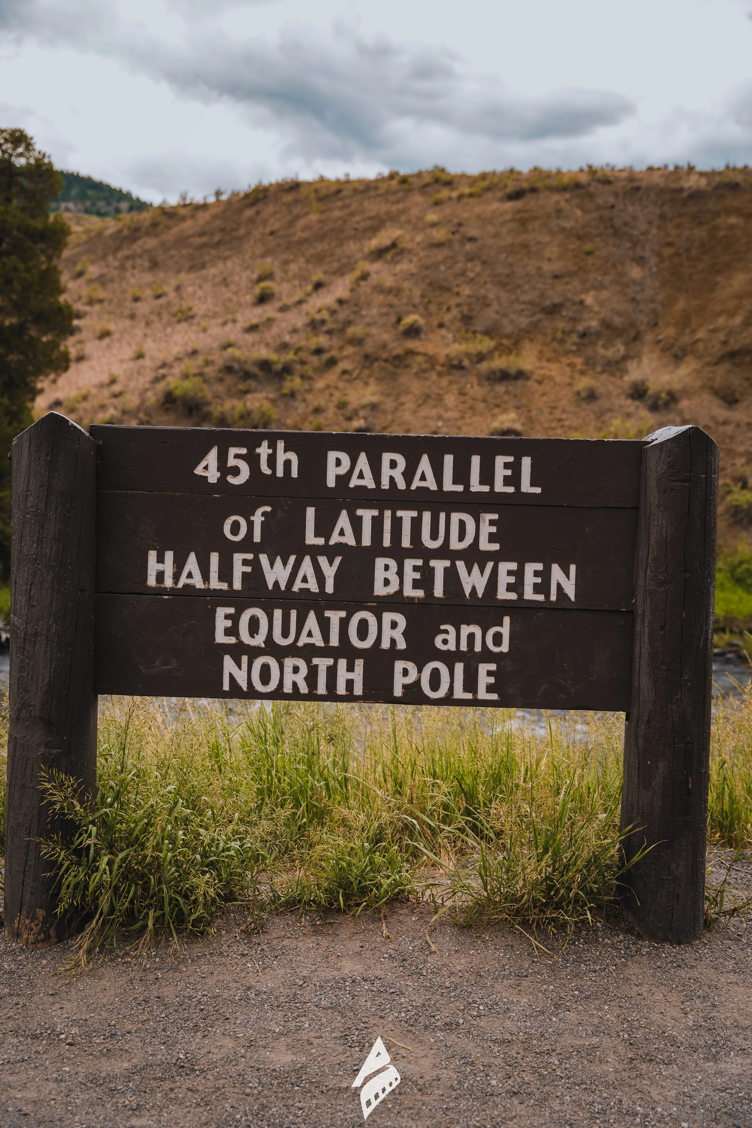 Nature Travel 45th Parallel Sign DSC01985.jpg