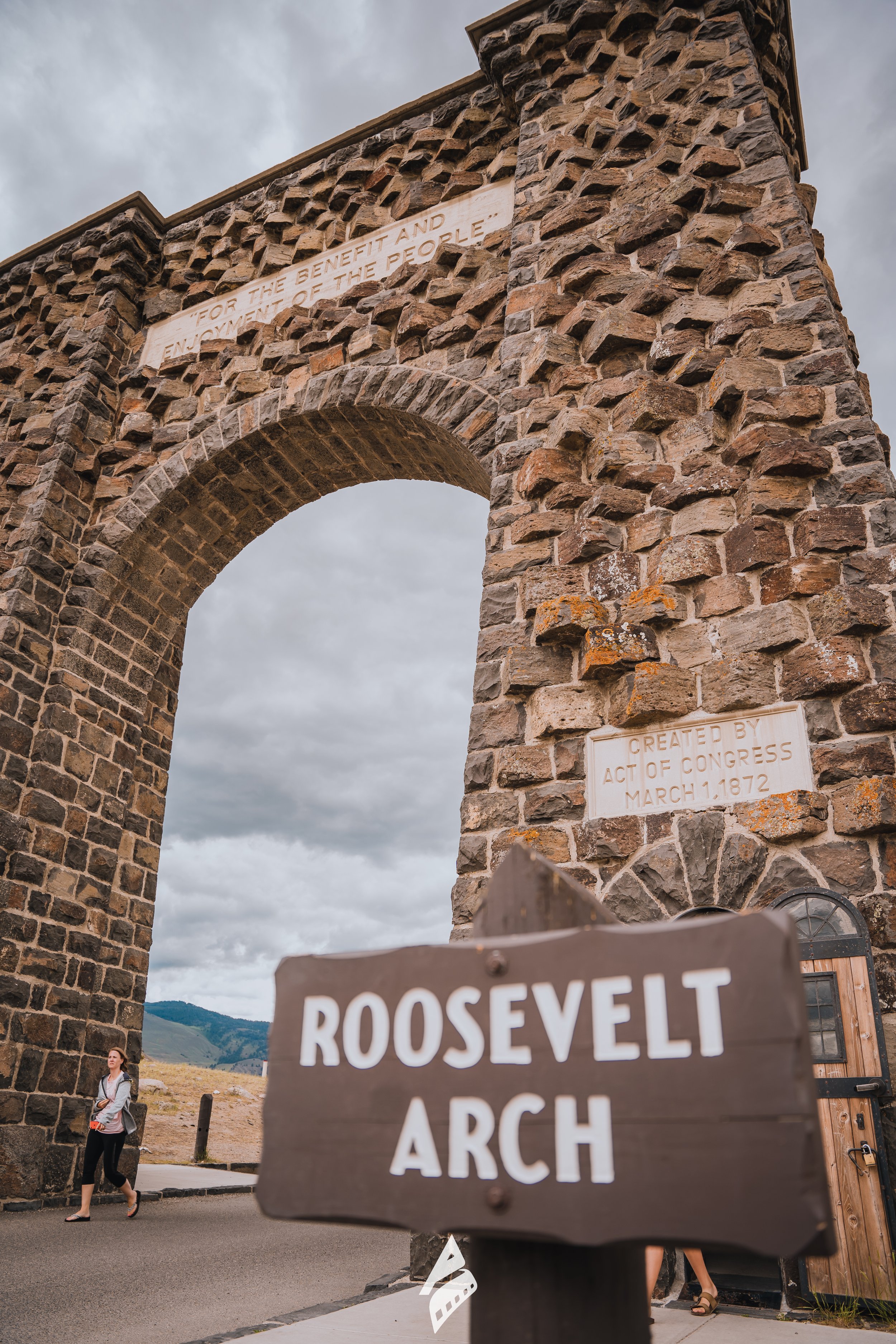 Nature Travel Roosevelt Arch DSC01945.jpg