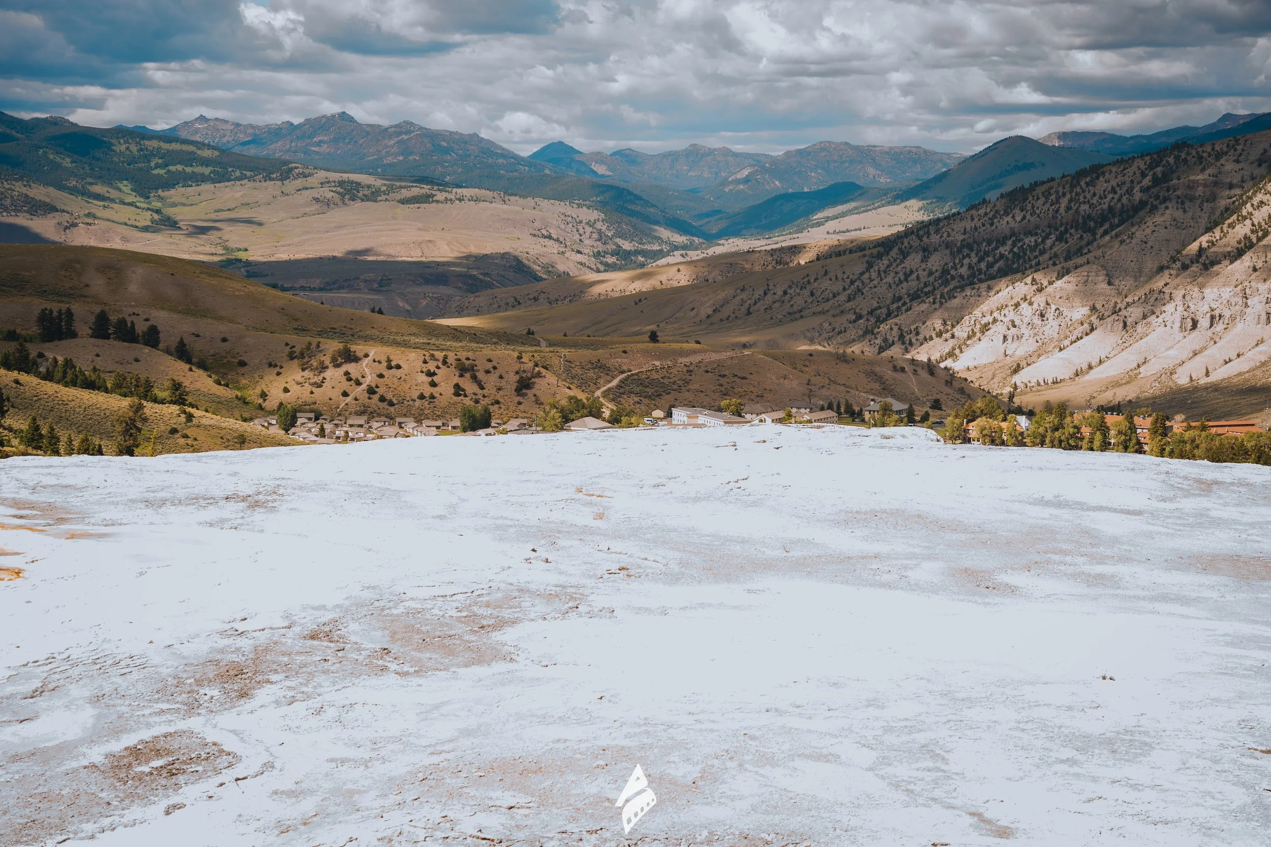 Nature Hot Springs White Terrace And Hills DSC01997.jpg