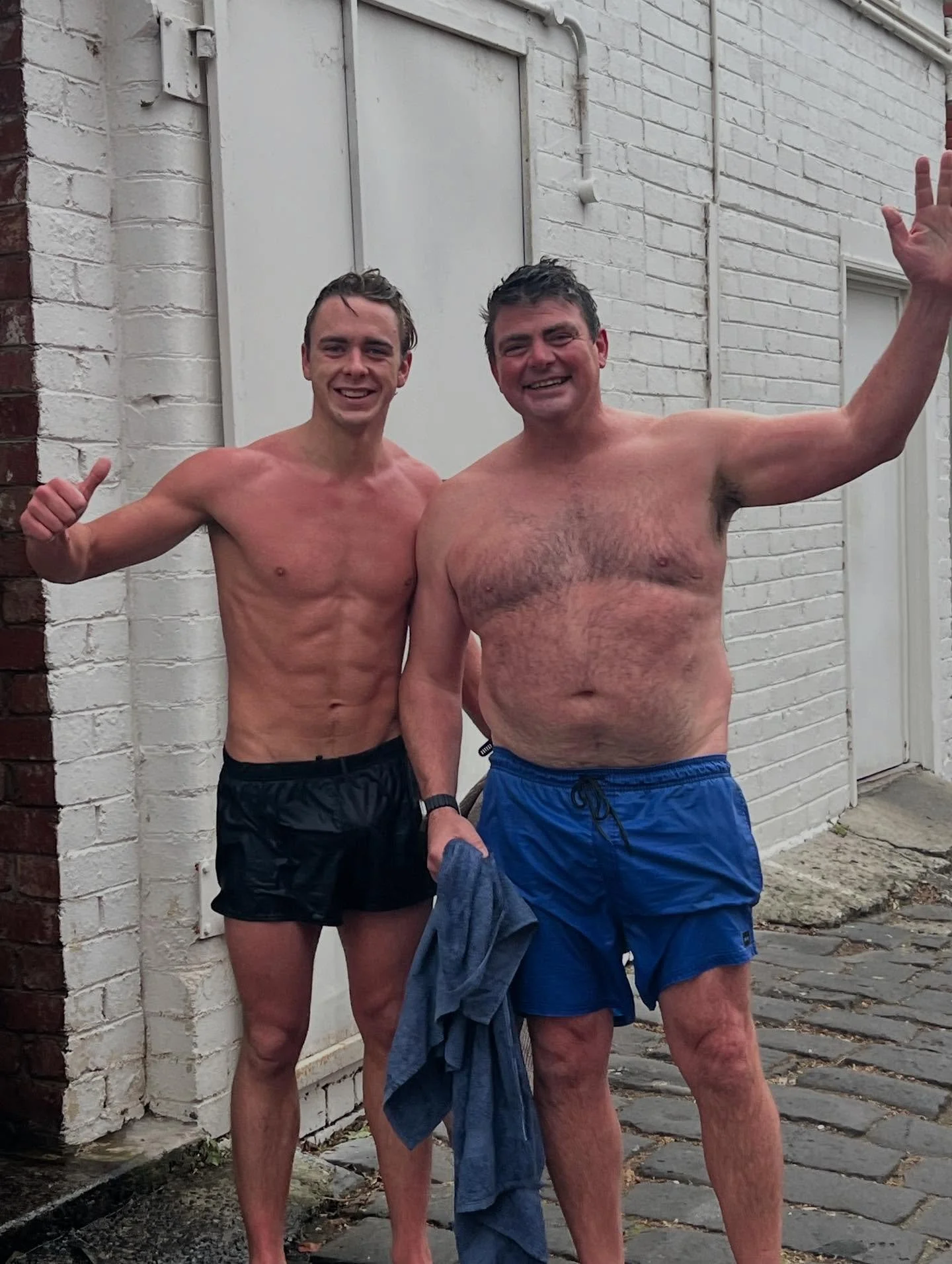 The new look Sunday sesh, catching up for a Fire &amp; Ice!
Creating healthy habits &amp; connections 🔥🧊

.
.

#community #larsicebath #larsicebathinternational #icebath #swedishsauna #training #healing #recovery #recoverysession