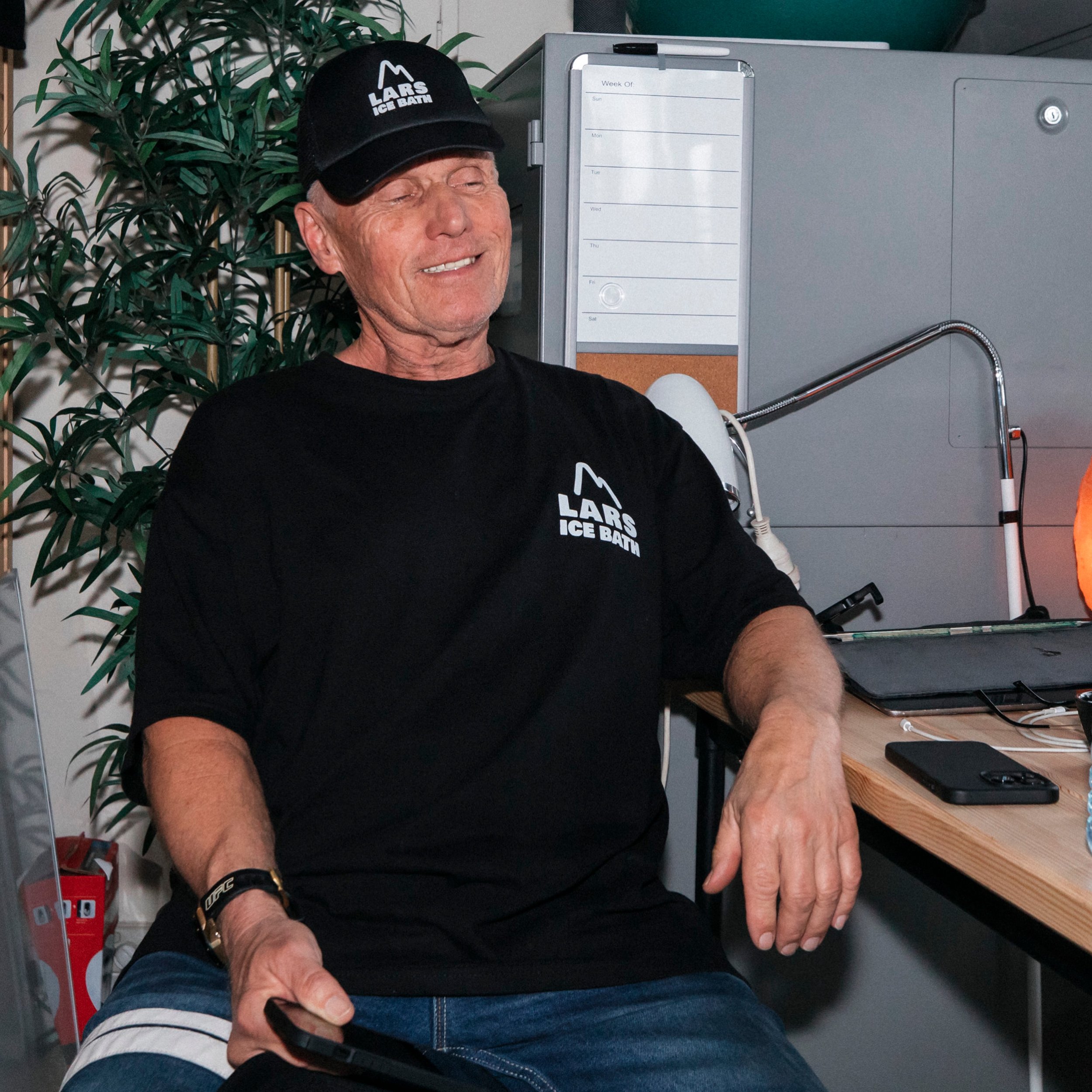 70 years young and still getting after it ❄️

Most people slow down.
Lars built a community around doing hard things.

Proof that discipline, movement, purpose and a little cold exposure keeps you young.

The Viking turns 70.

Happy Birthday you livi