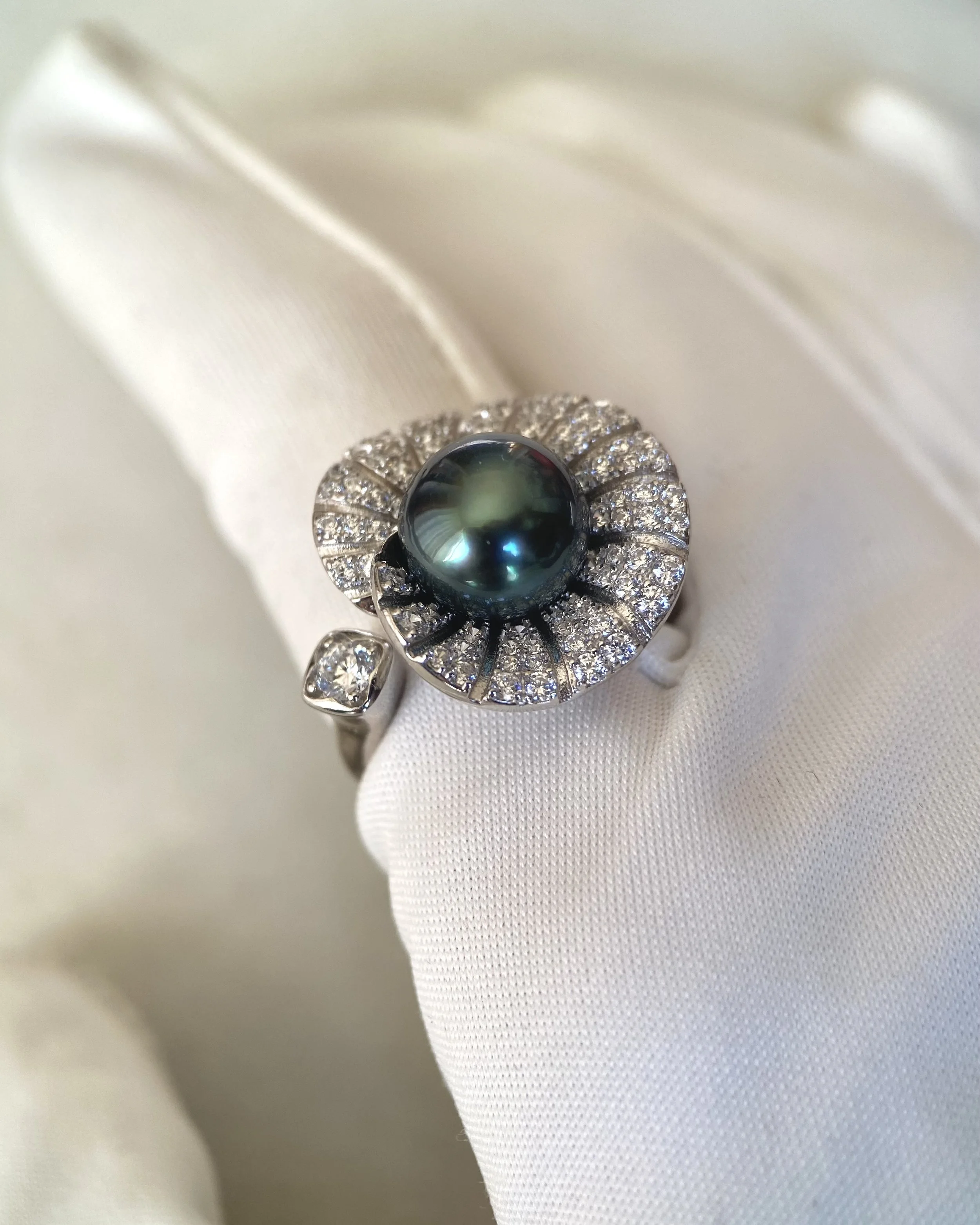 Tahitian Deep Peacock-Green South Sea Pearl Ring 9.5mm, Rich Mirror Lustre, Oriental-Inspired Sparkling Lotus-Leaf & Root S925 Design Starlit Pearls