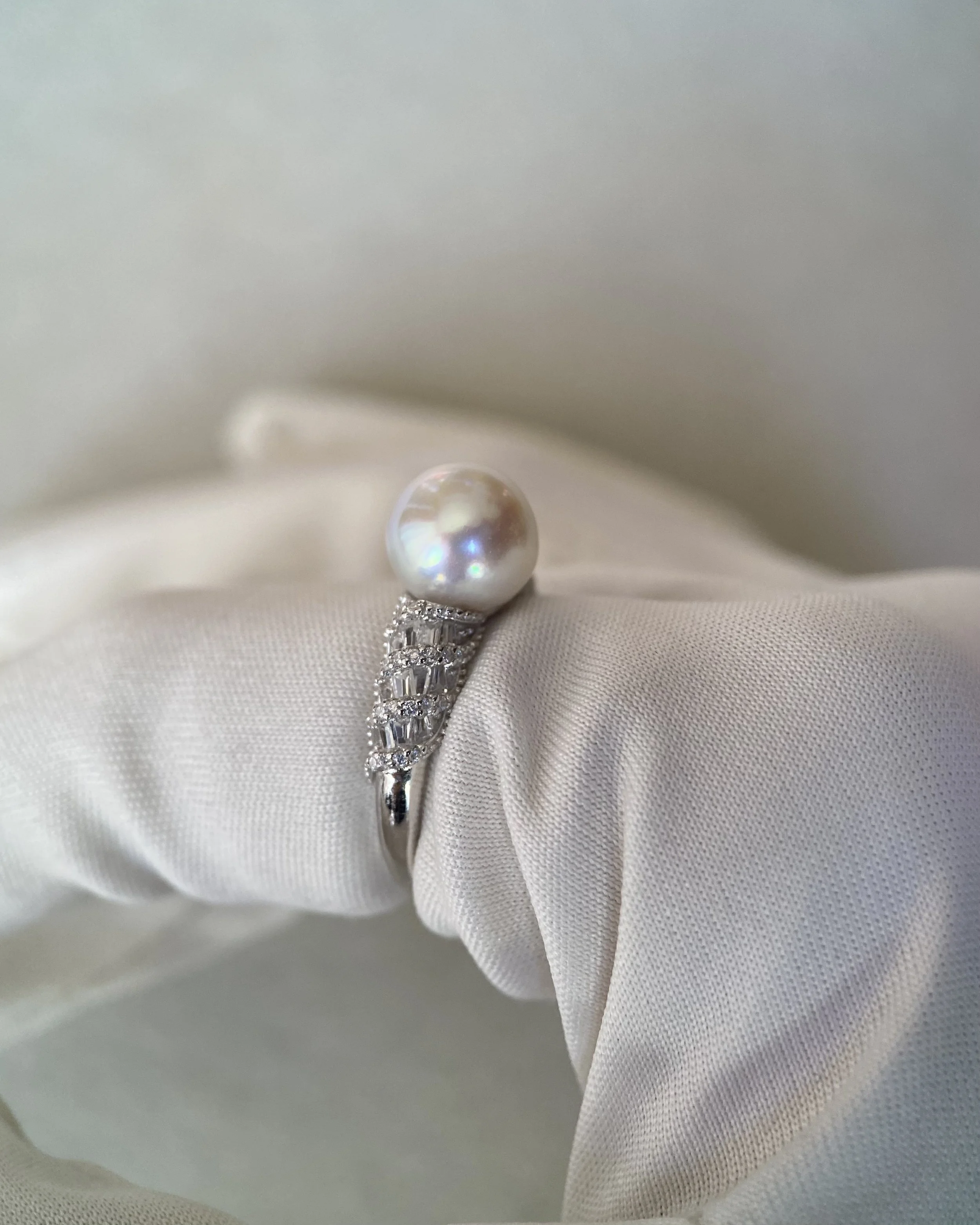 8.5mm Japanese White-Clear Akoya Pearl Ring, Wave-Shaped S925 Band with Layered Pavé CZ Shoulders – International Jewellery Showpiece Starlit Pearls