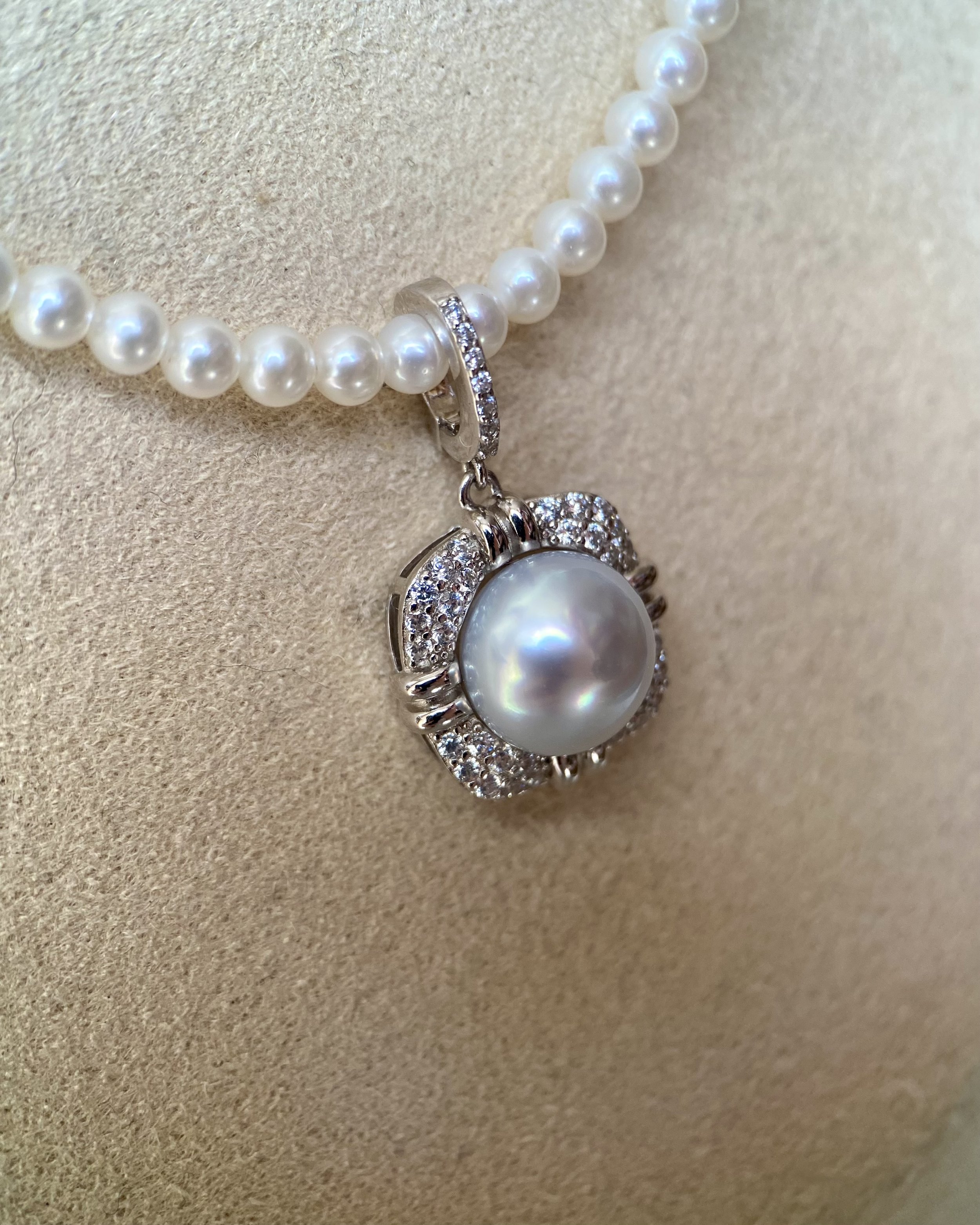 9.8mm Silver-Toned Australian South Sea Pearl Pendant, Mirror-Like Lustre, Japanese-Made Vintage Royal Elegance Pavé Halo S925 Setting Starlit Pearls