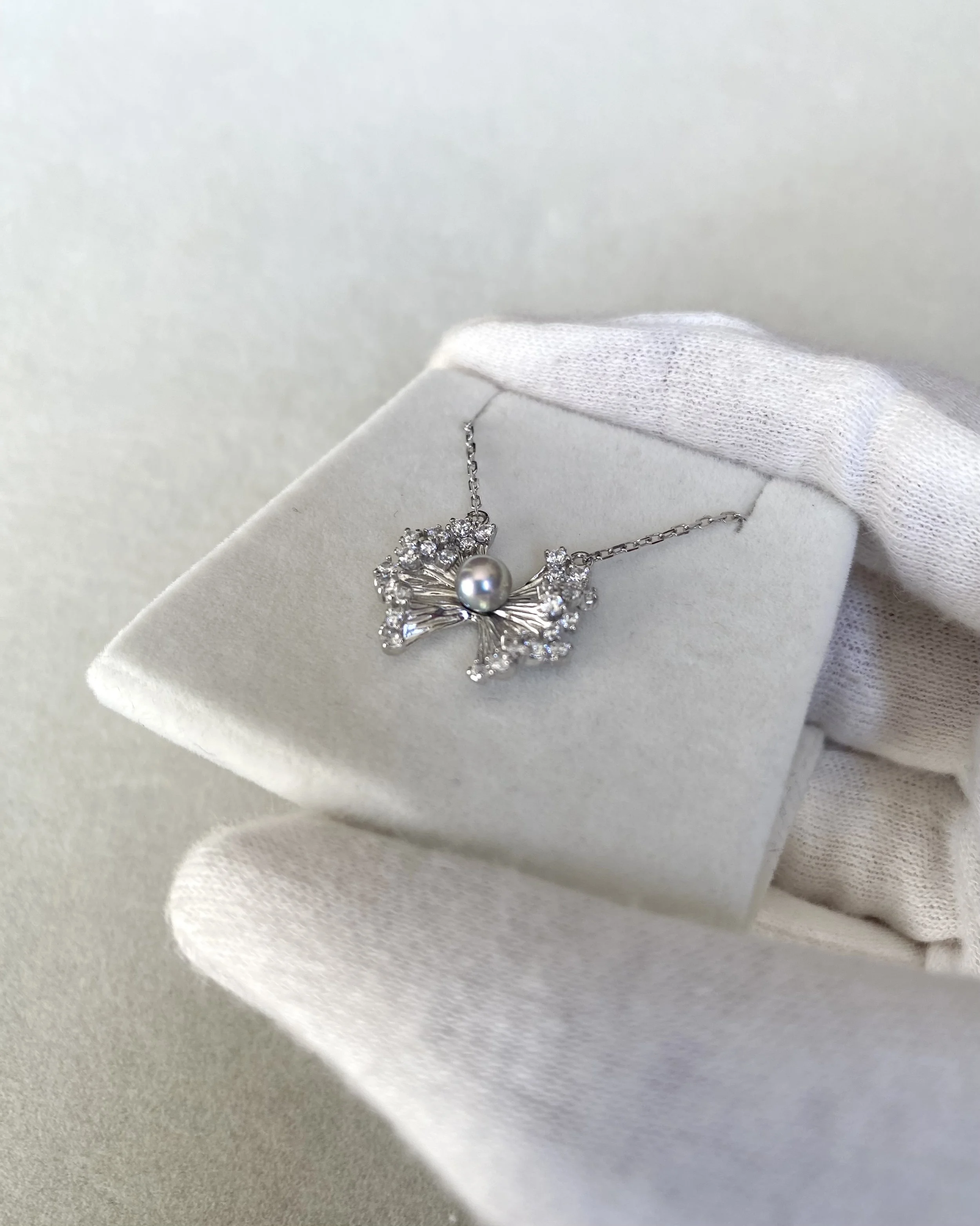 Top Gr Japanese Silver-Grey Saiundama Akoya Pearl Pendant Necklace 4.4mm, Radiating Ribbon Bow S925 Design, Iridescent Rainbow Orient Starlit Pearls