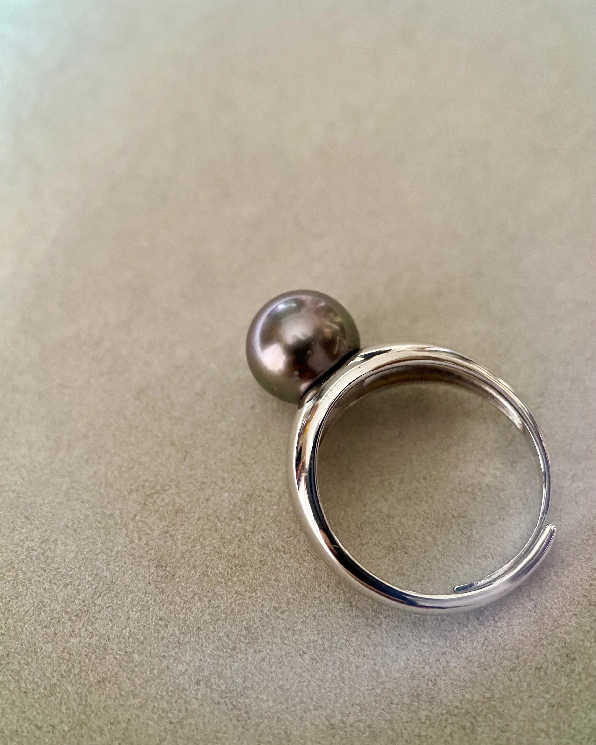 Tahitian South Sea Pearl Ring, Black Aubergine Iridescence, 9.3mm, S925 Silver Mirror-Finish Minimalist Design, Jewellery Showpiece Starlit Pearls