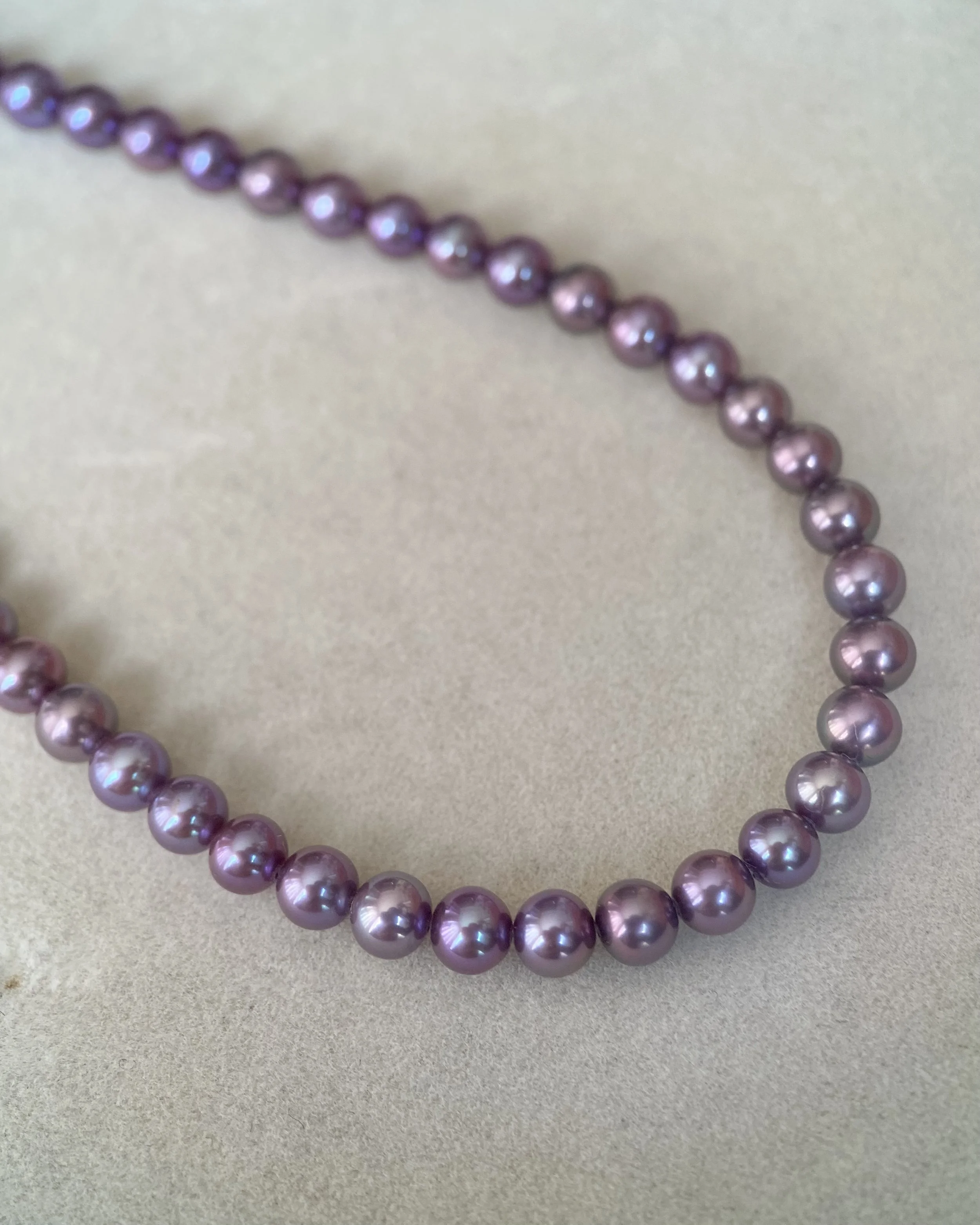 Collector’s Gr. Natural Midnight Plum Freshwater Pearl Necklace 4–4.5mm, Vivid Iridescent Colour Play, Silver Clasp, Purple Pearls Starlit Pearls
