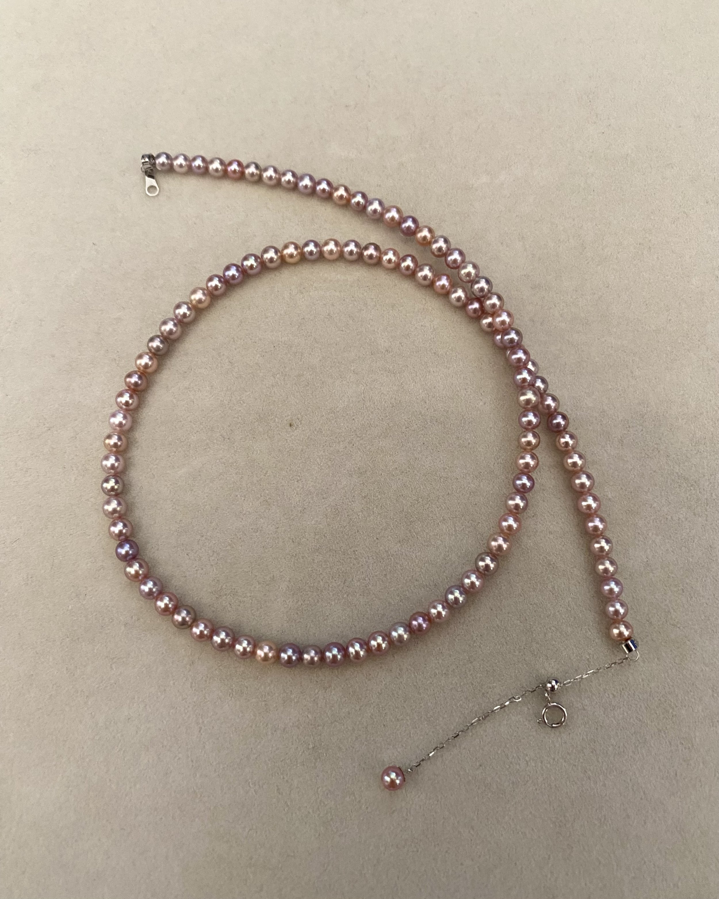 Top-Gr 4–4.5mm Mauve-Pink Freshwater Pearl Necklace, Dreamy Aurora Pastel Shifts, Thick 18K White Gold Adjustable Clasp, Playful Luxury