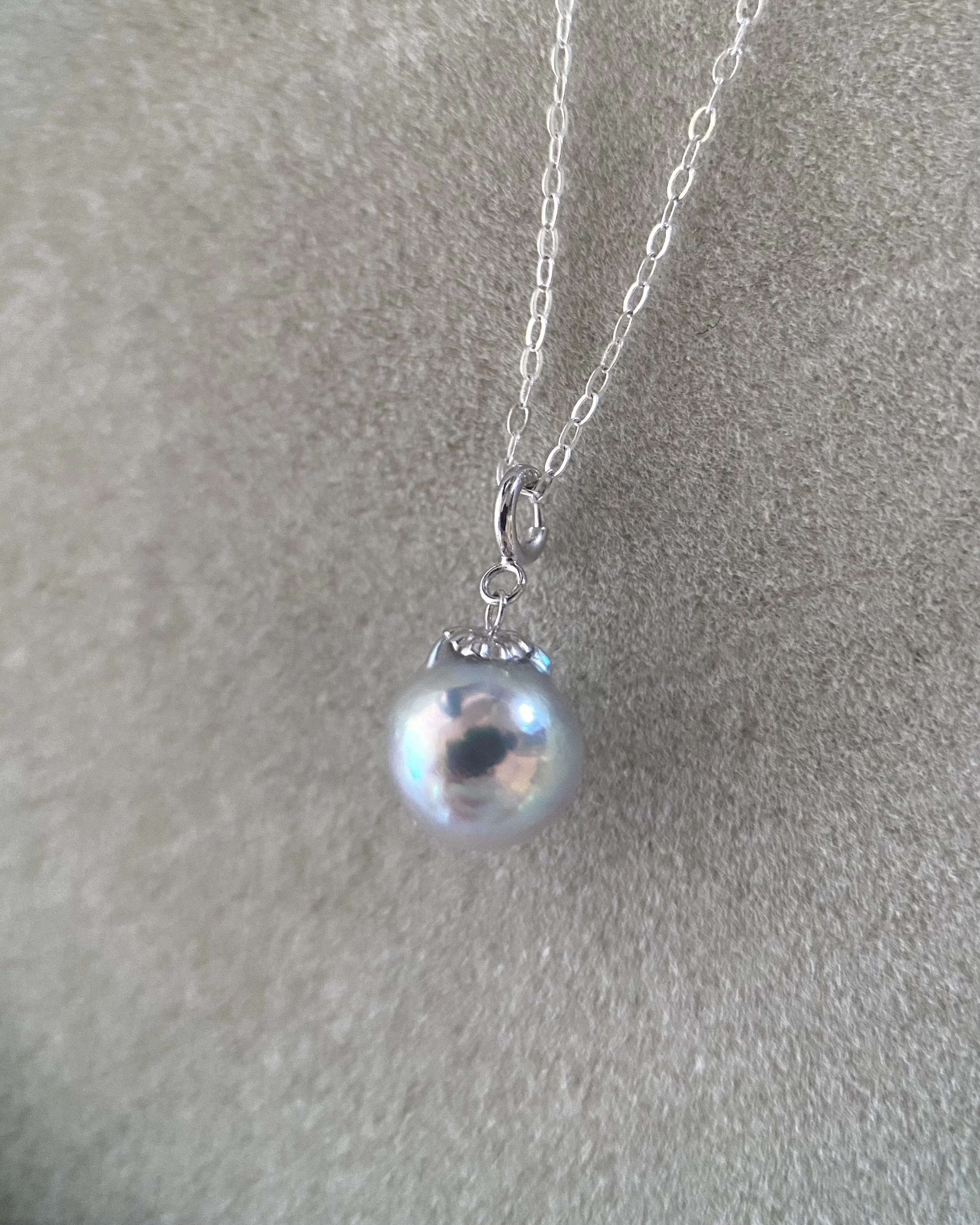 Silver Japanese Madama Akoya Pearl Cat-Eared Pendant 7.5-8mm, Liquid Mirror Lustre w/ Iridescent Overtone, Solid 18K White Gold Clasp Starlit Pearls