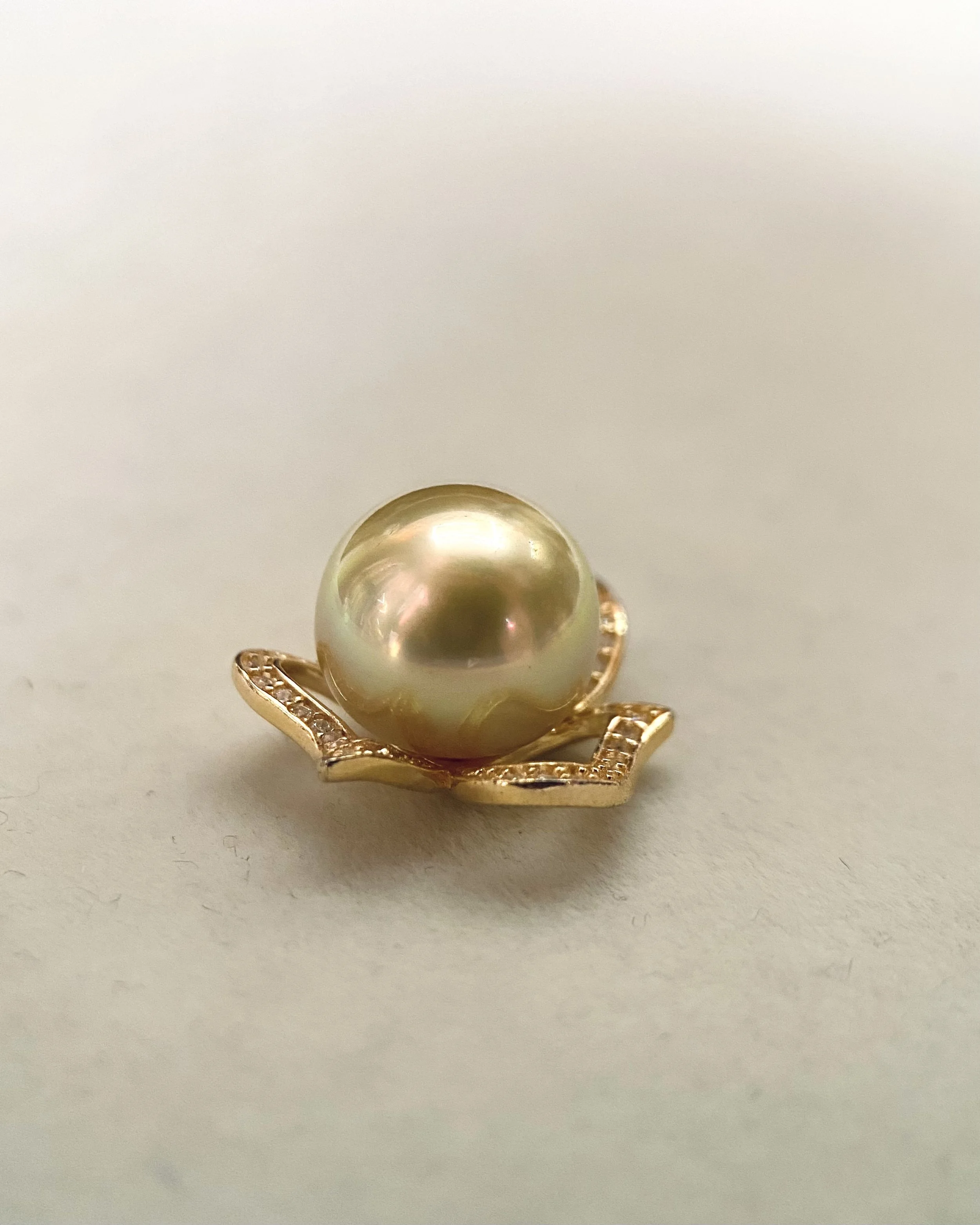 Rare Japanese Amami Ōshima Lemon-Green Rich Gold Pearl Pendant, 11-11.5mm, 6A Mirror Lustre, S925 Silver Vintage Ribbon, Showpiece Starlit Pearls