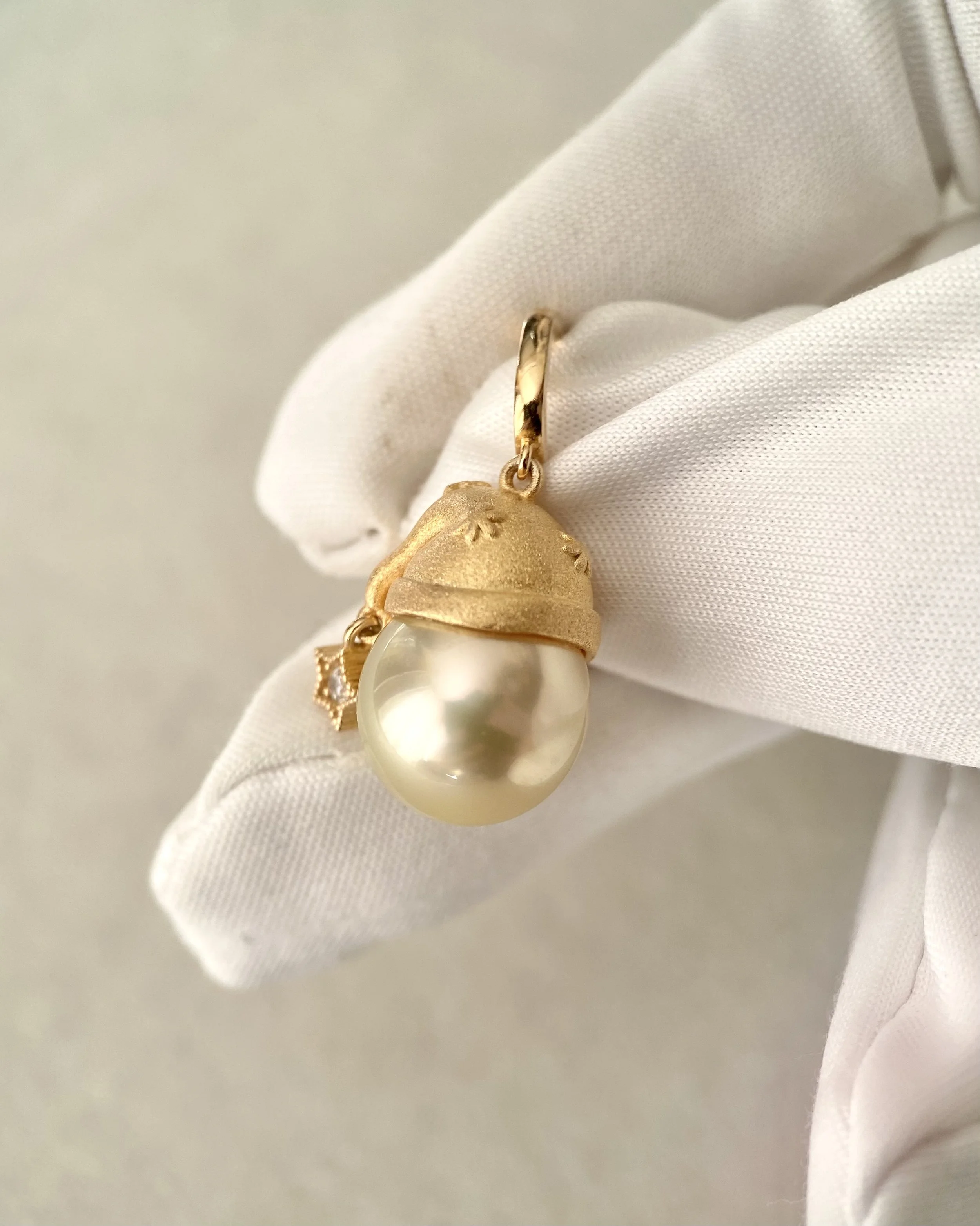 11.5-12mm Japanese Amami Ōshima Lemon-Gold Pearl Pendant, 6A Lustre, Fairy Nightcap Star in Matte Sand-Gold S925, Rare Exhibition Find