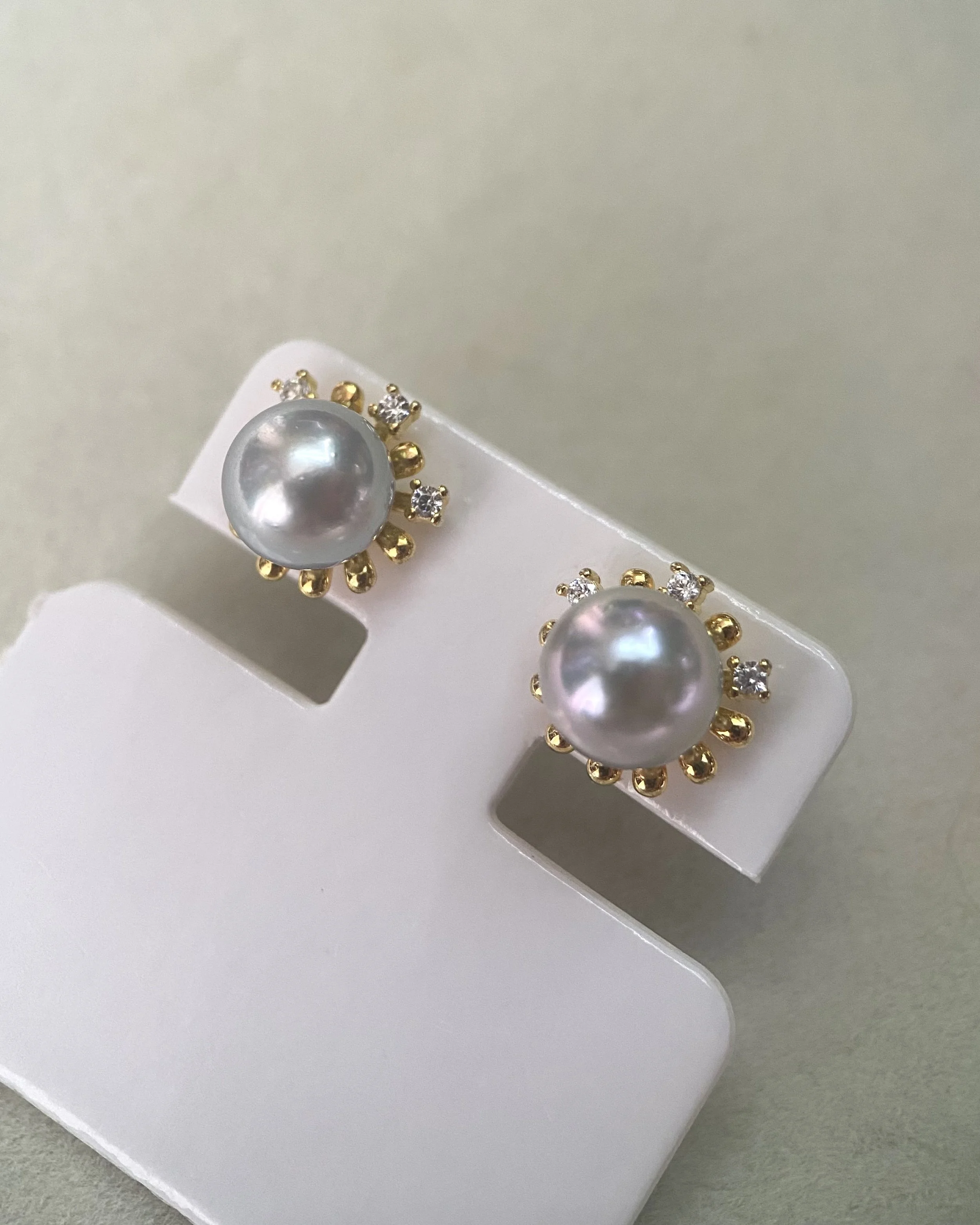 8mm Japanese Silver-Grey Madama Akoya Pearl Stud Earrings, Pink Overtones, S925 Sterling Silver Crown Setting, Japan Exhibition Origin Starlit Pearls