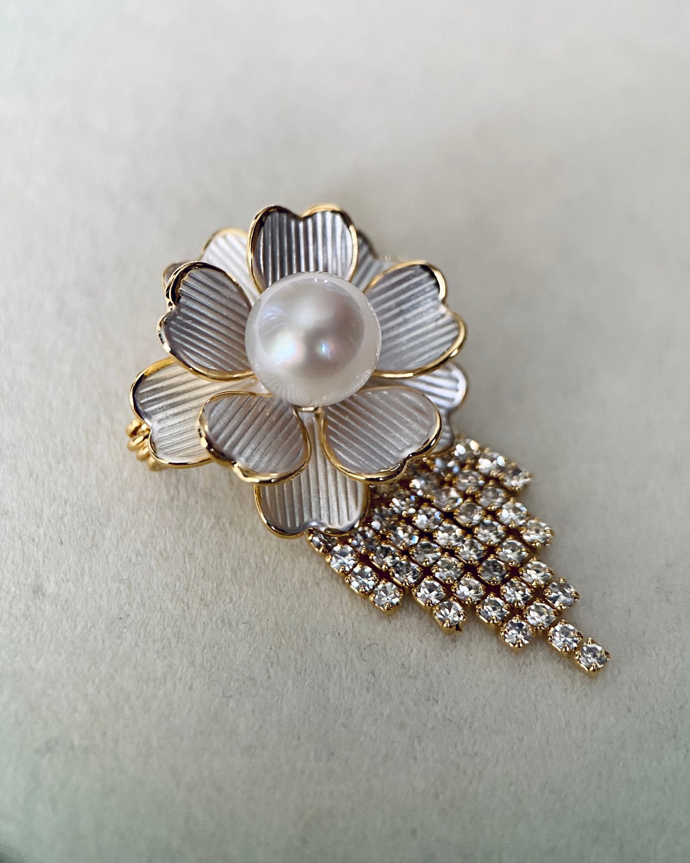 Exquisite Australian South Sea Cultured White Pearl Brooch, Gold Tassel Gardenia Design, 8 mm Round, Lustrous & Flawless - Starlit Pearls