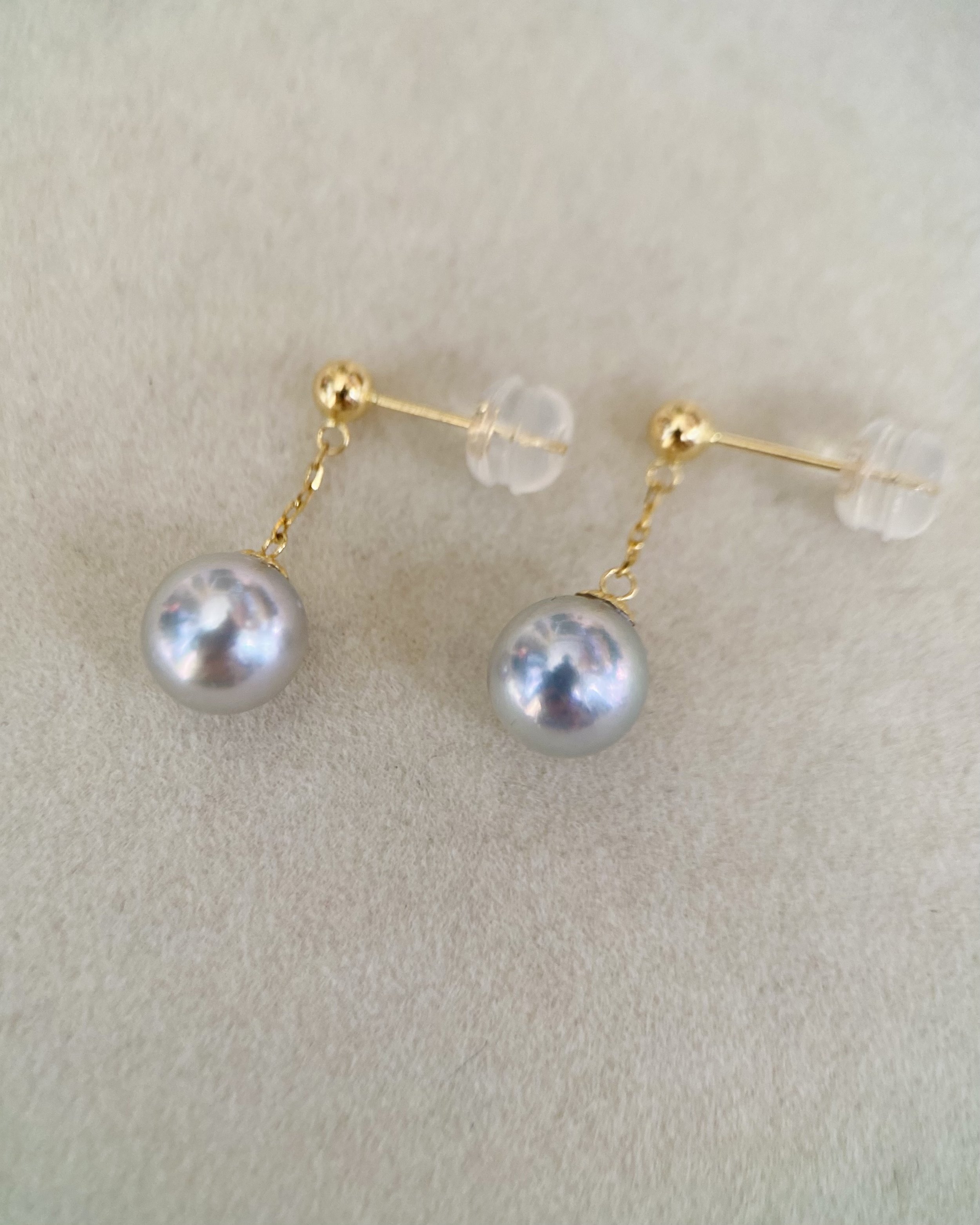 Superior Quality Lustrous Japanese Cultured Madama Akoya Pearl Earrings, Silver-Blue Mirror-like Luster Rainbow Overtone, 7.5mm, 18K Gold Fitting