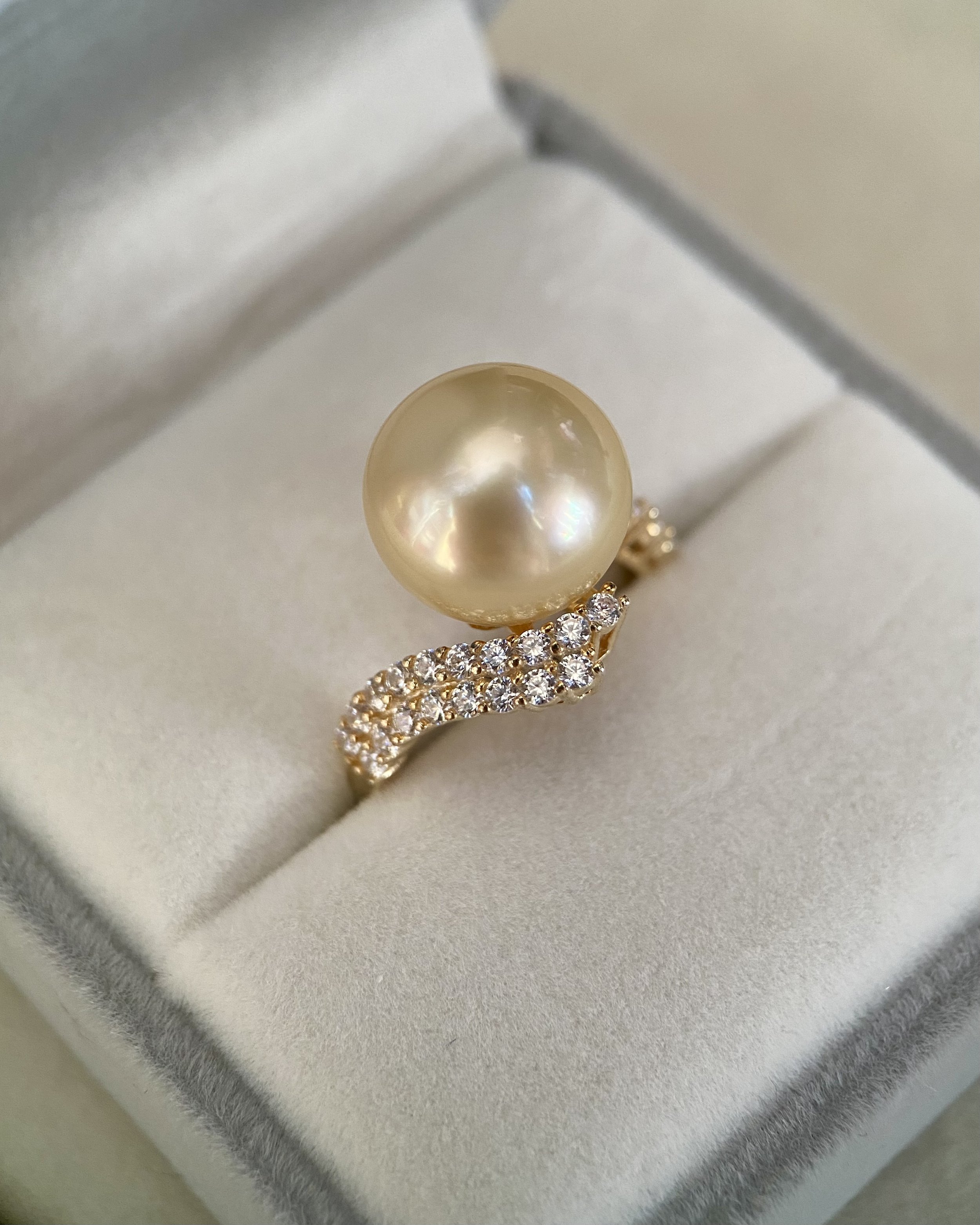 Modern Pearl Ring – Rays&Riches