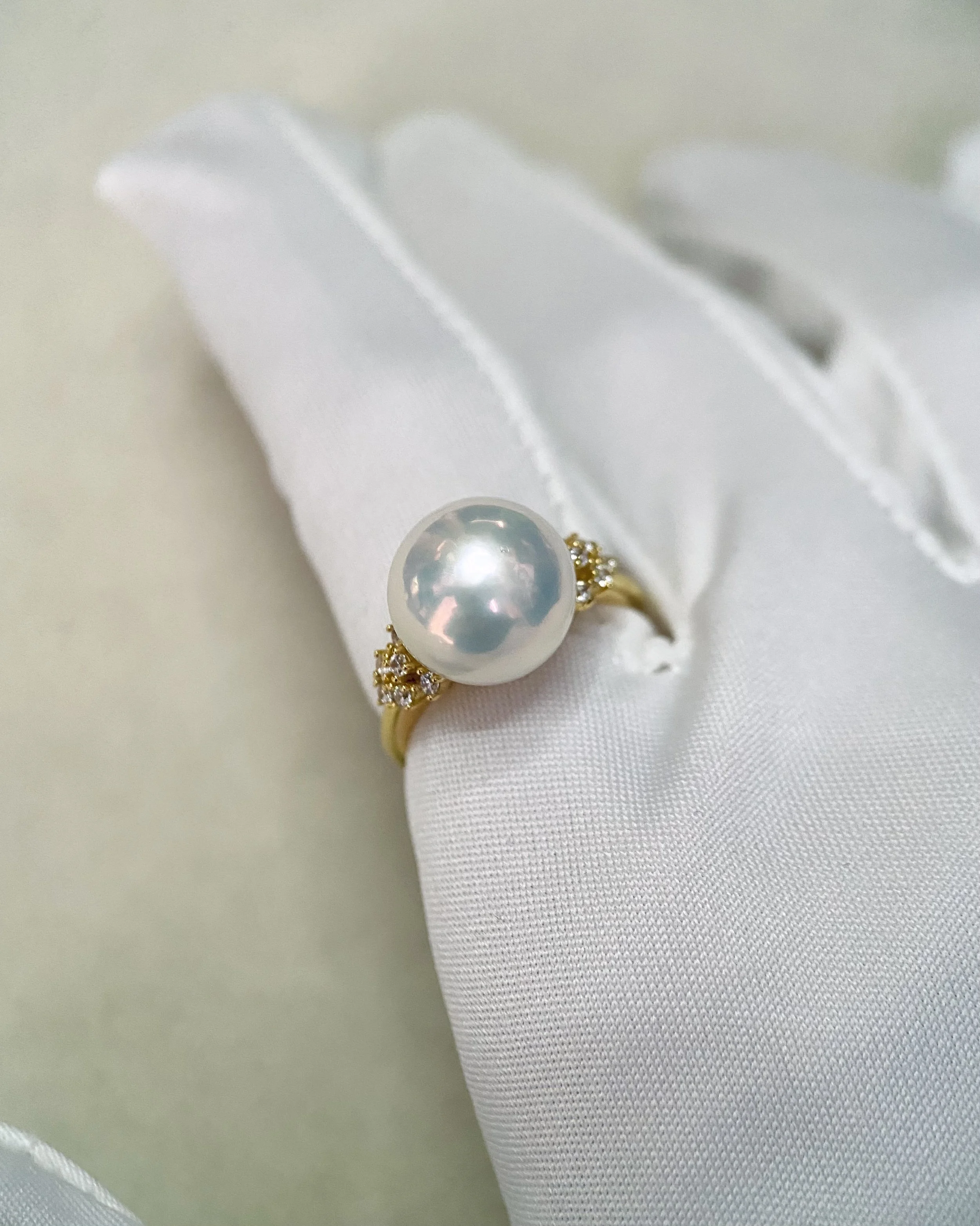 Mirror-Lustre 11.5mm Snow White Freshwater Cultured Pearl Ring, Rare Cool Pink Overtones, S925 Gold-Toned Silver with Crown Floral Design