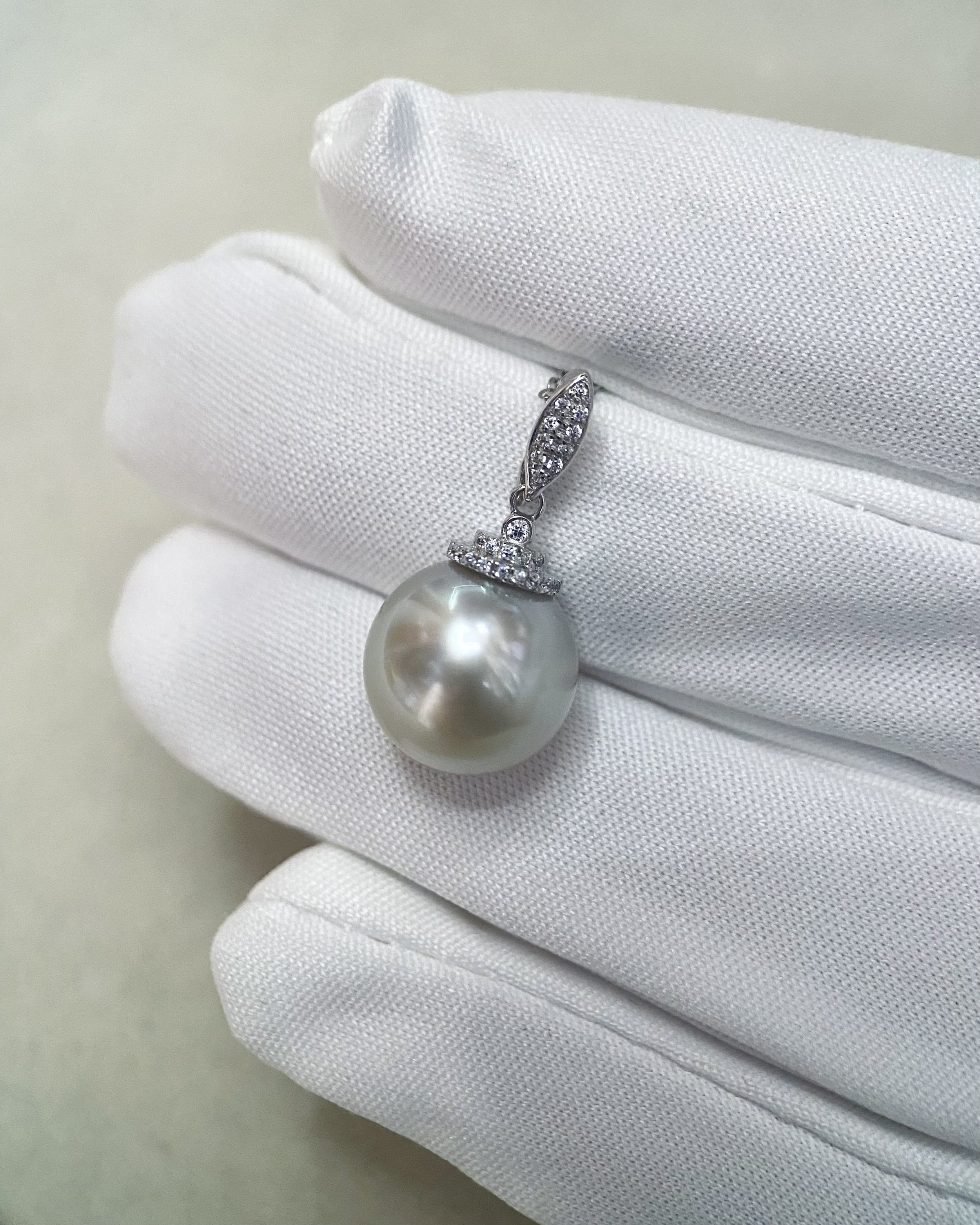 Aurora Venus Gr. Flawless 11mm Rare Cool-Toned Silver White Australian South Sea Pearl Pendant, 18K Solid White Gold Detachable Bail Clasp Starlit Pearls