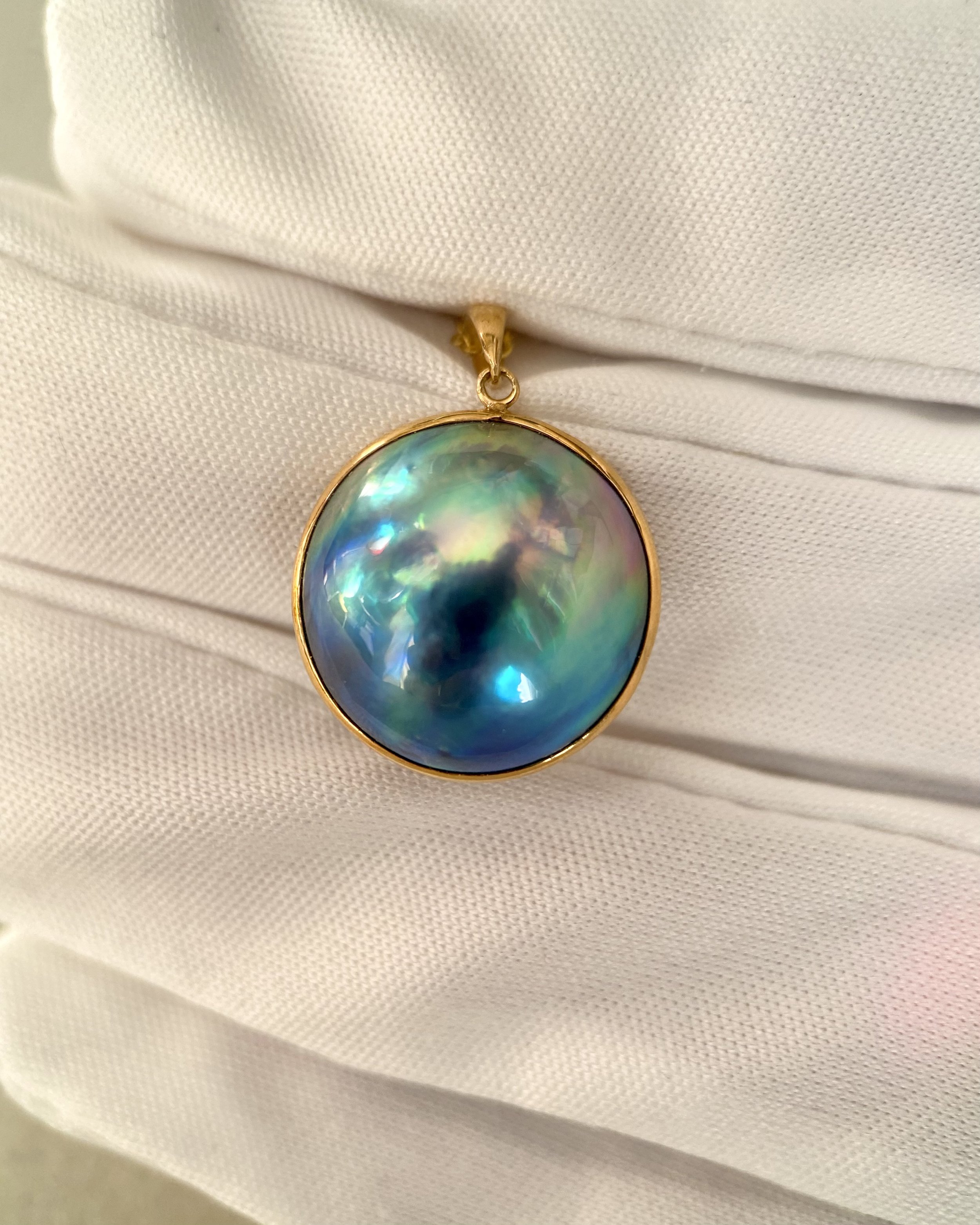 Rare 15.5mm Peacock Blue-Green Japanese Amami Oshima Round Mabe Pearl Pendant, Iridescent Aurora Overtones, Thick G18K Solid Gold Fitting Starlit Pearls