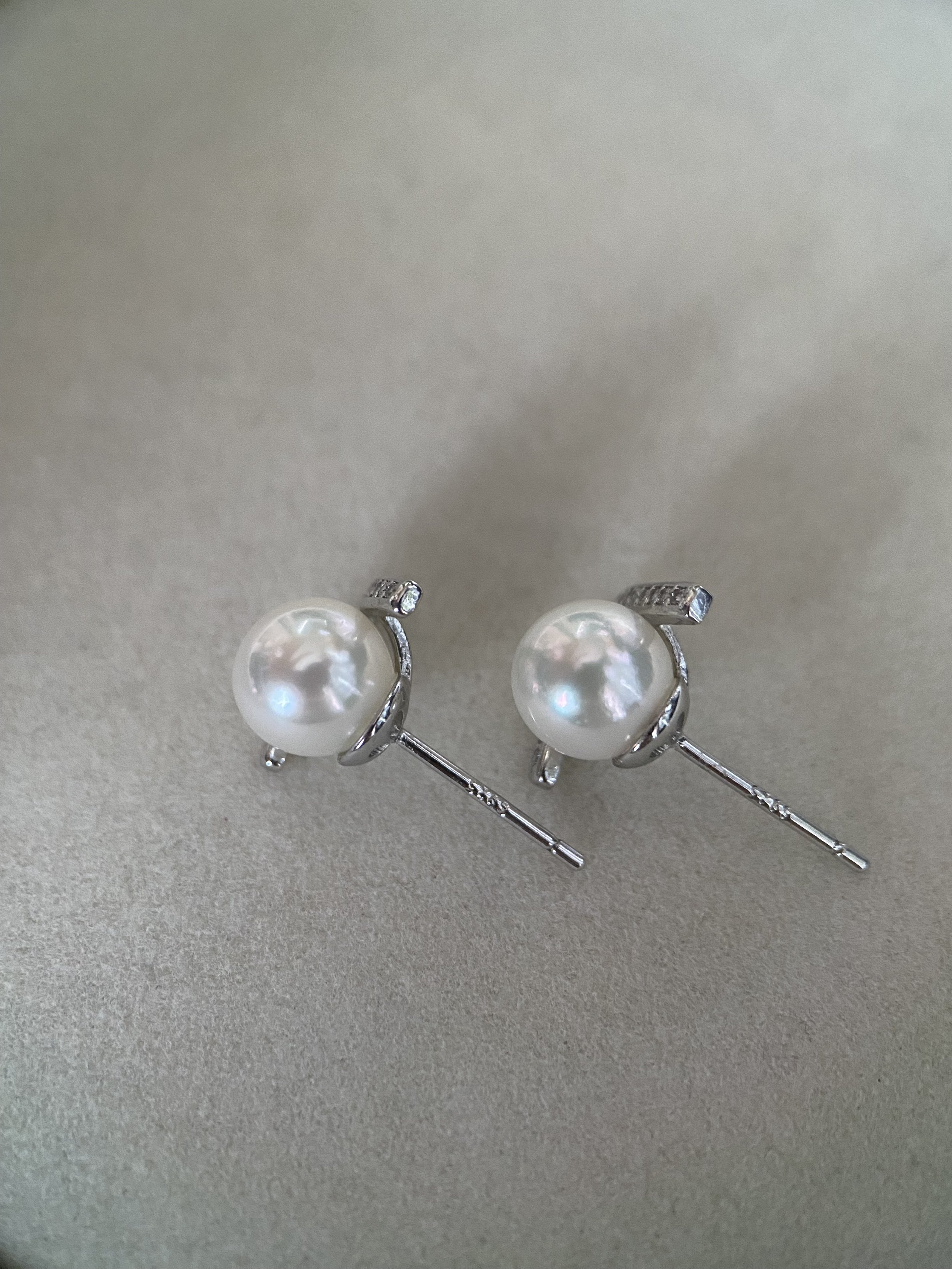 7.5mm Japanese Akoya Pearl Earrings, Bright White with Mirror-Like Aurora Lustre, Delicate V-Shaped S925 Setting, High-Quality Pearls